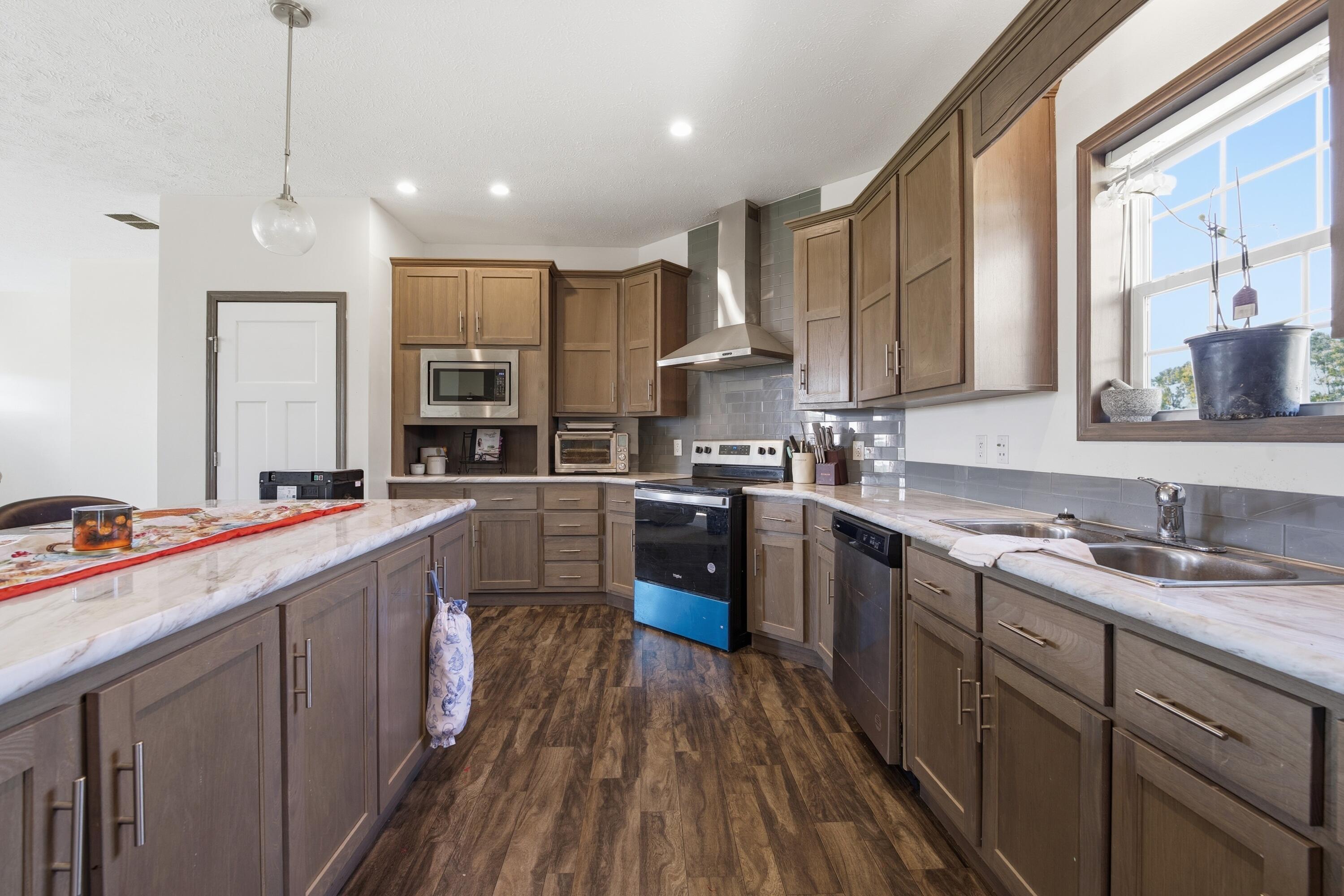 11144 Dingess Road Property Photo 7