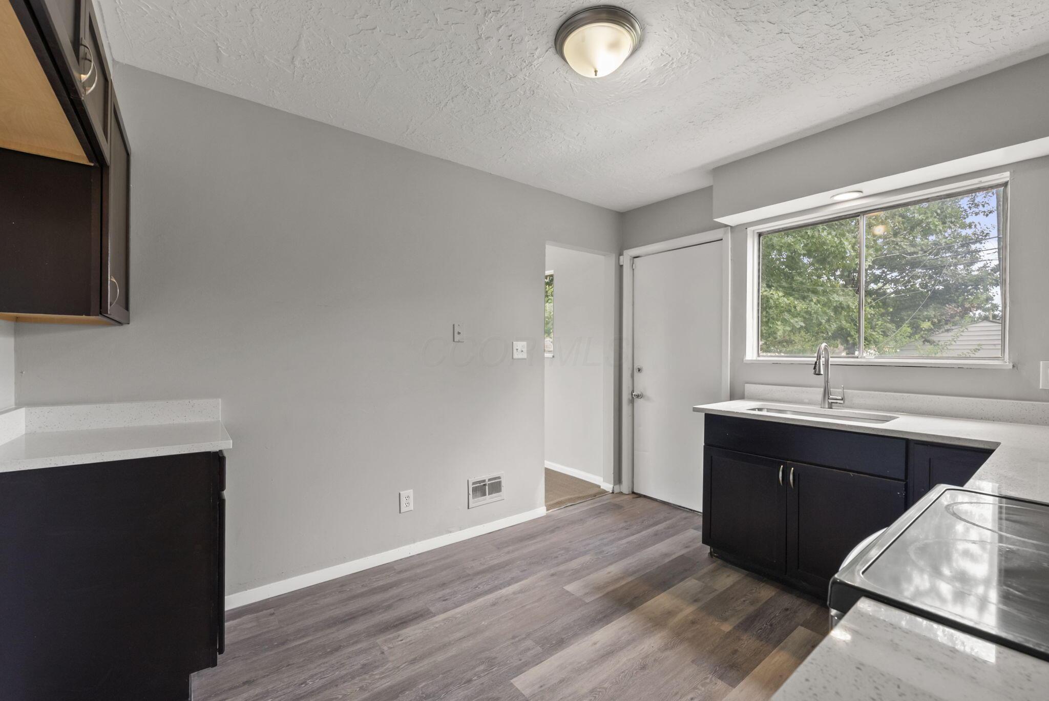 3373 Roswell Drive Property Photo 6