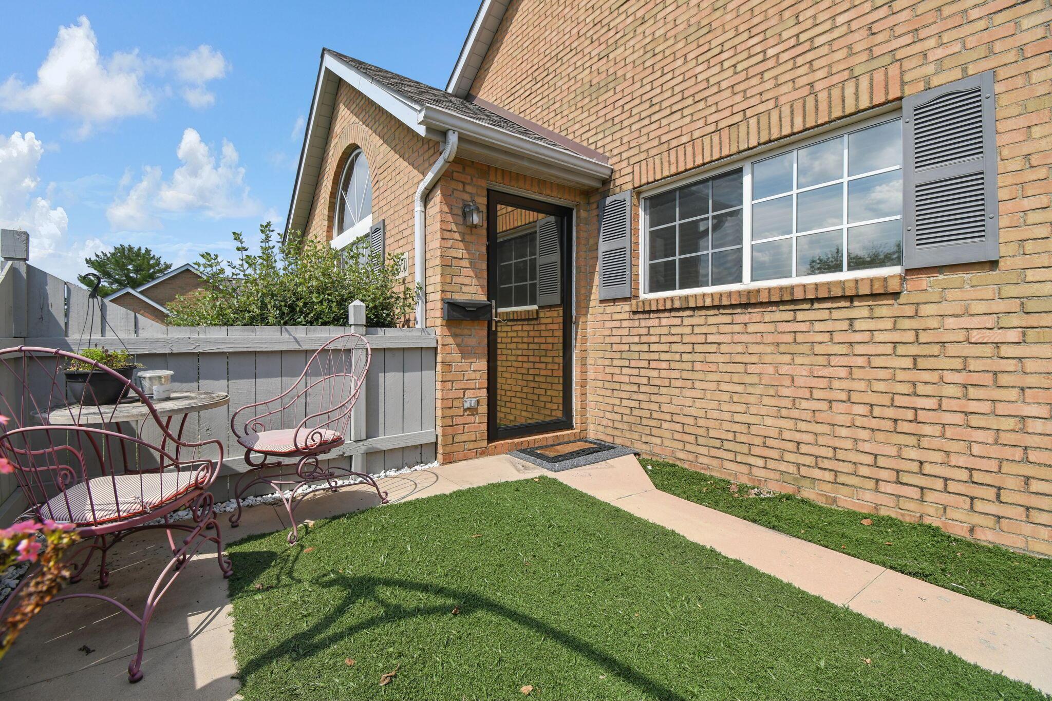 5350 Pond View Drive Property Photo 4