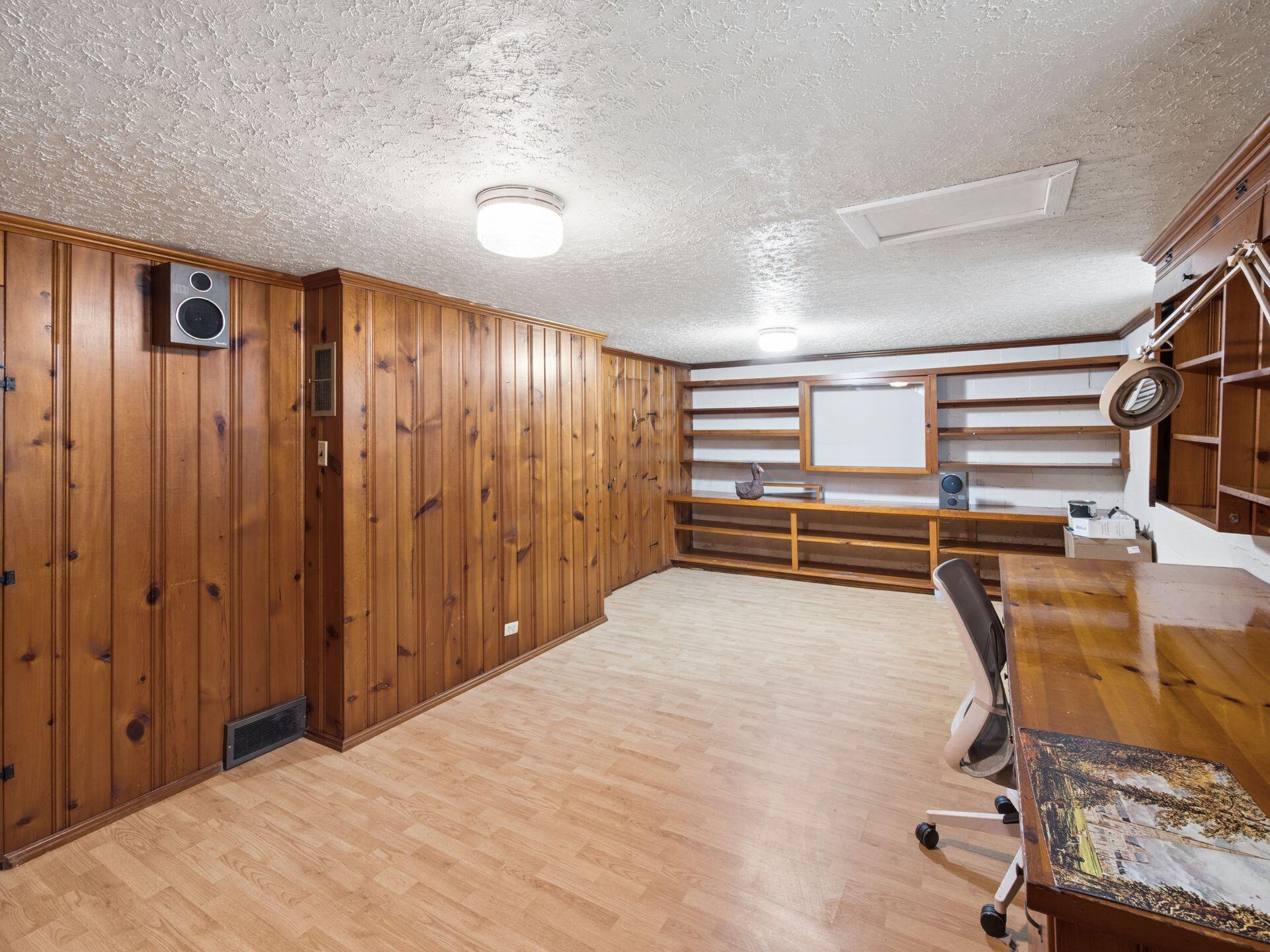 191 E Ottawa Street Property Photo 23
