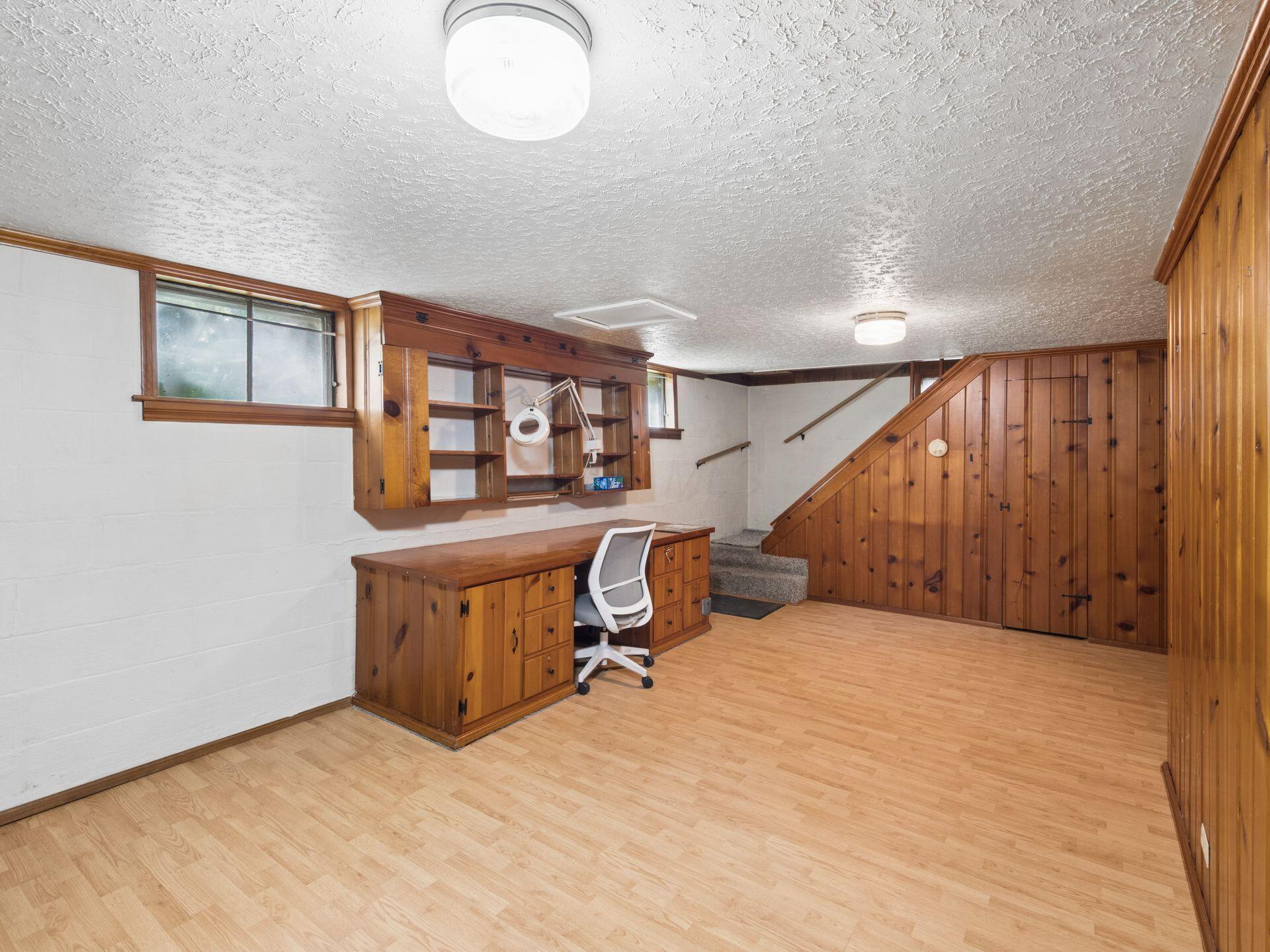 191 E Ottawa Street Property Photo 24