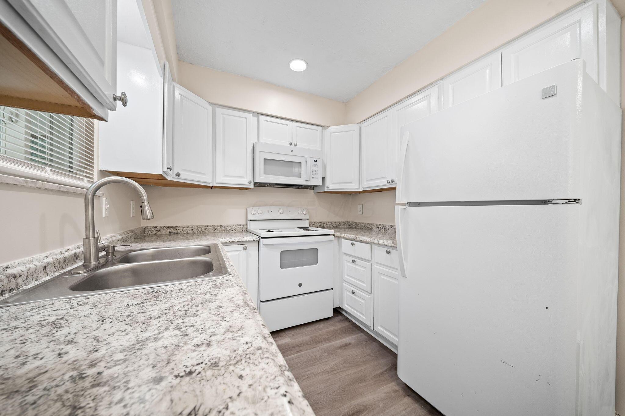 5155 Lindora Drive Property Photo 7