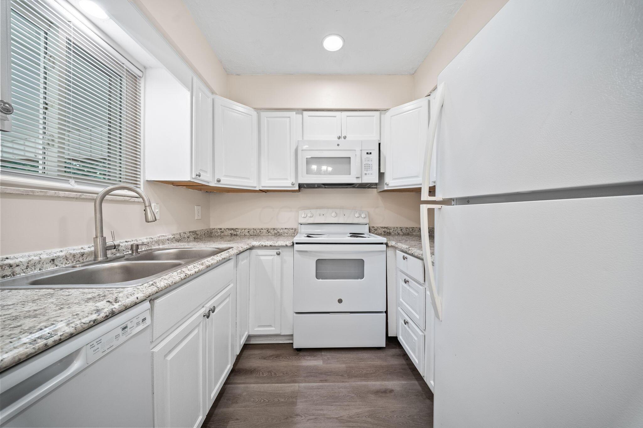 5155 Lindora Drive Property Photo 8