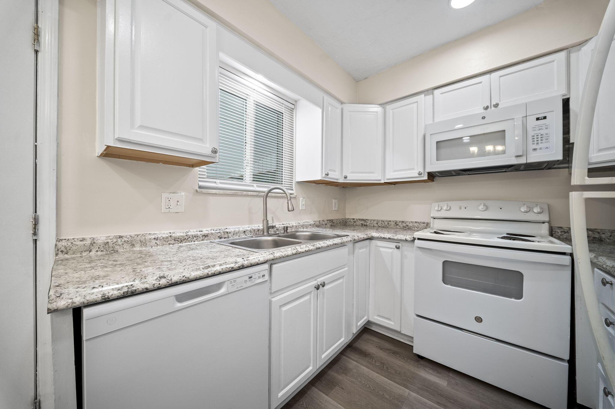 5155 Lindora Drive Property Photo 9