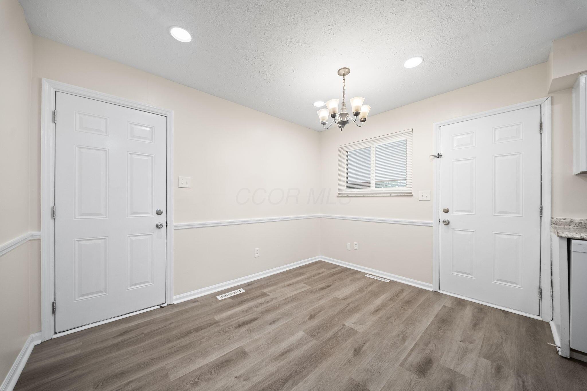 5155 Lindora Drive Property Photo 12
