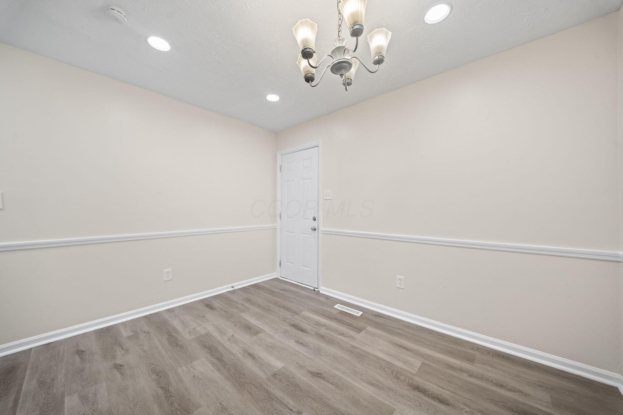 5155 Lindora Drive Property Photo 13