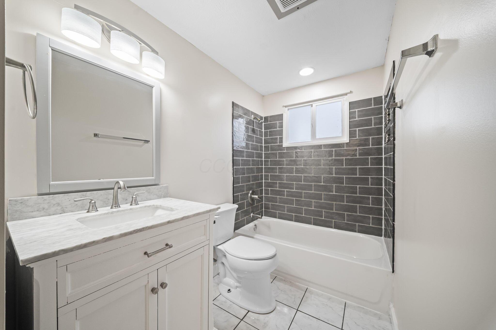 5155 Lindora Drive Property Photo 32