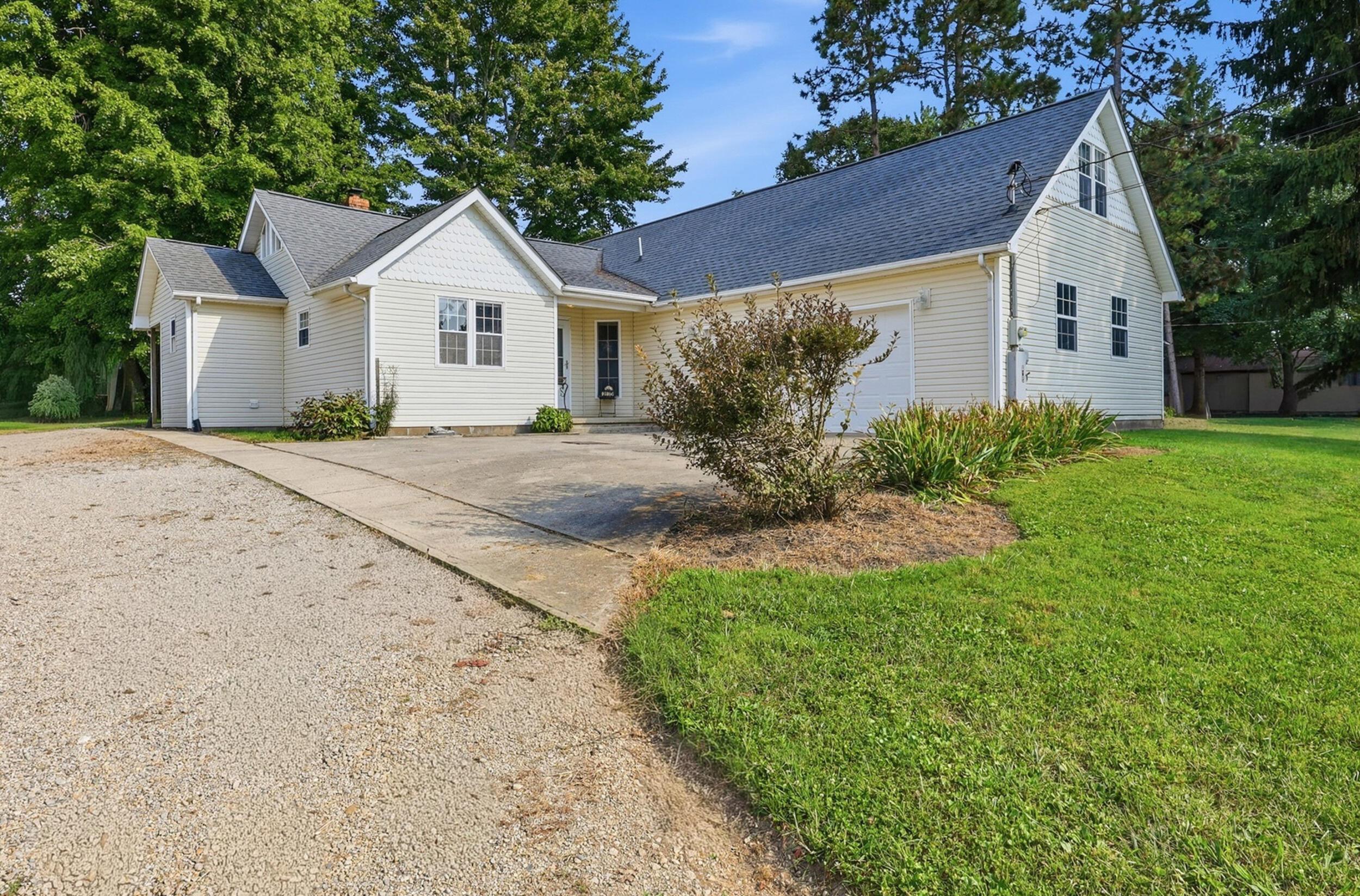 20372 Catherine Boulevard Property Photo 2