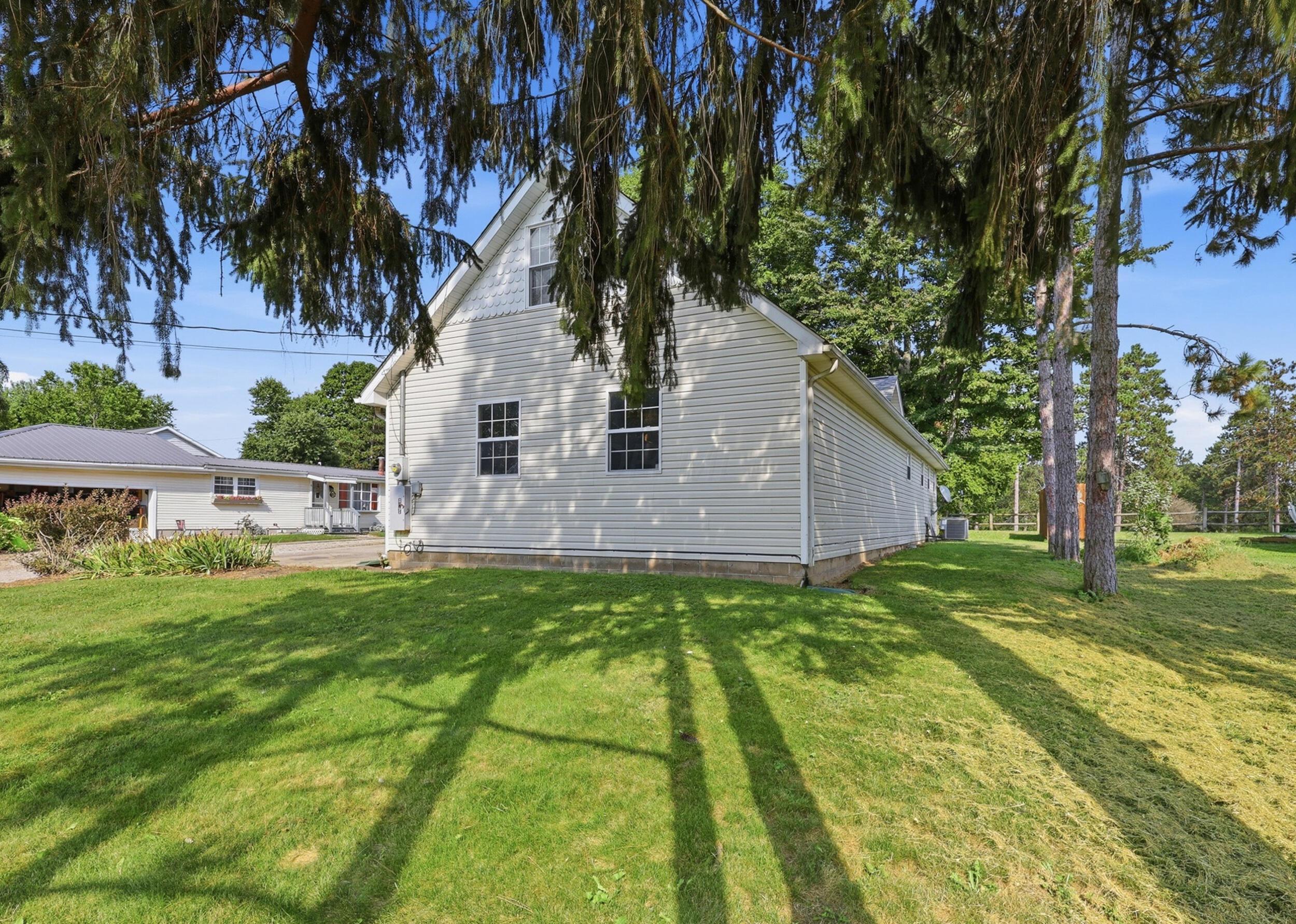 20372 Catherine Boulevard Property Photo 3