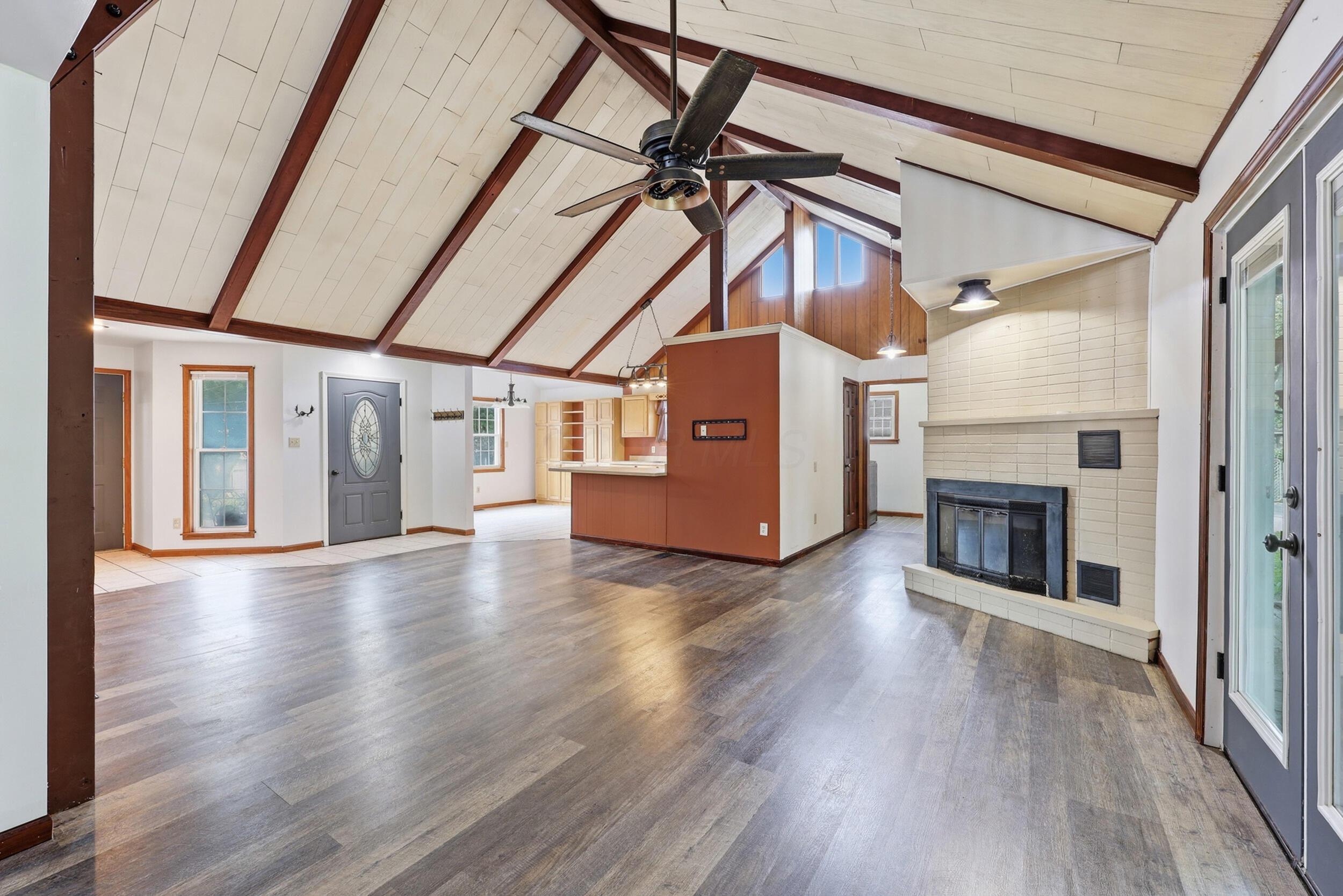 20372 Catherine Boulevard Property Photo 6