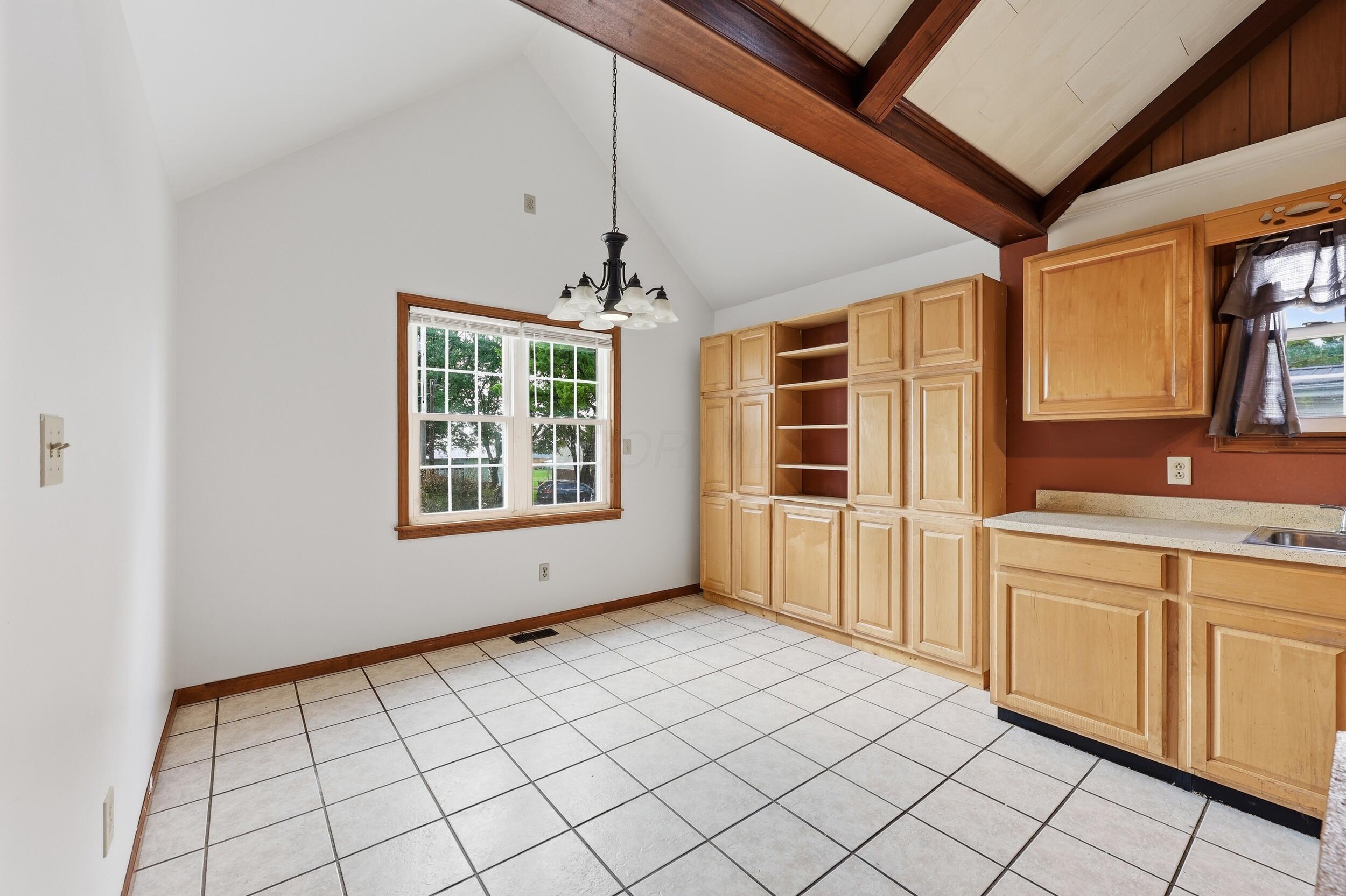 20372 Catherine Boulevard Property Photo 9