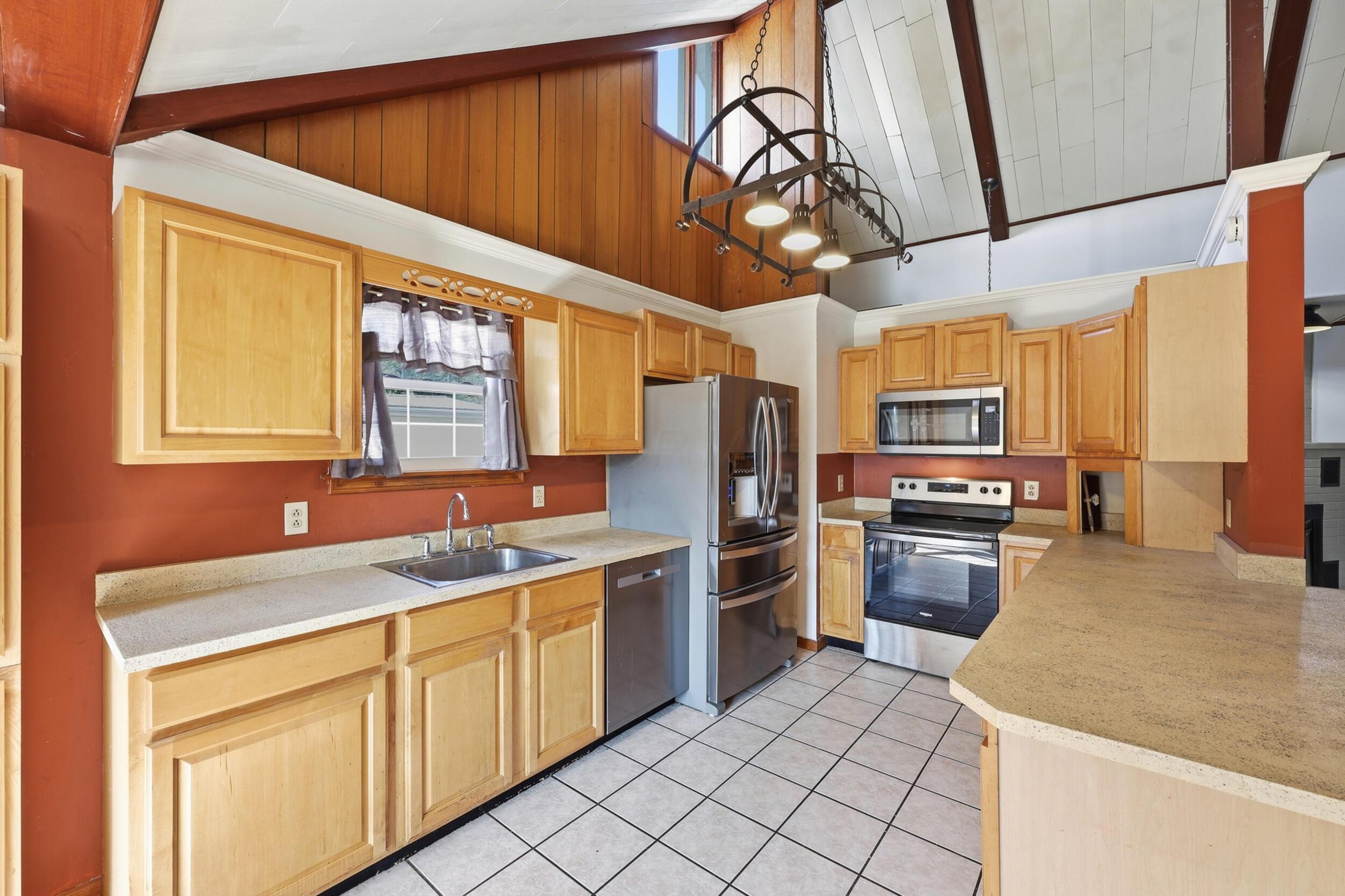 20372 Catherine Boulevard Property Photo 11