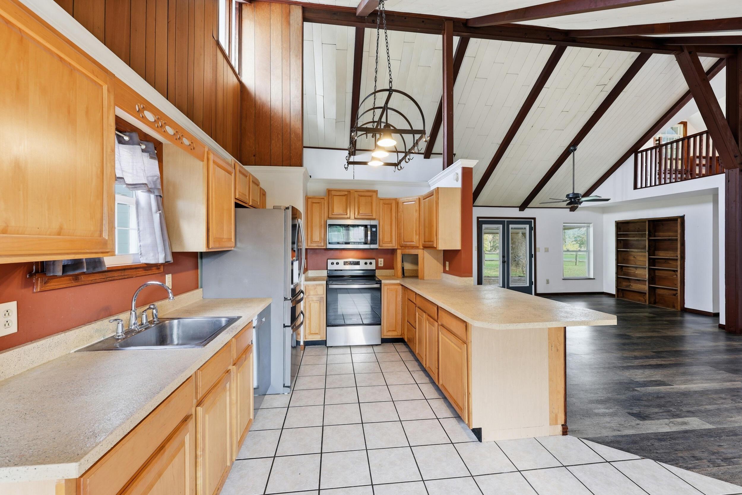 20372 Catherine Boulevard Property Photo 12