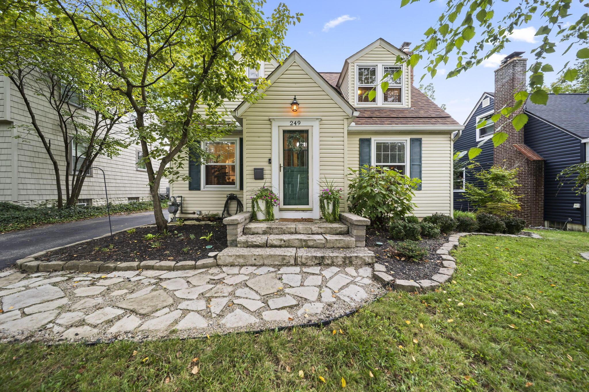 249 W Schreyer Place Property Photo 1