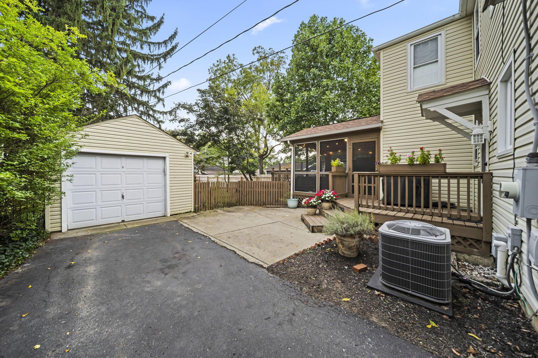 249 W Schreyer Place Property Photo 51