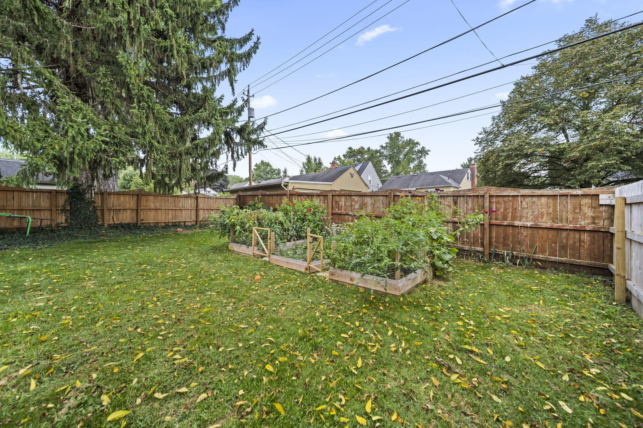 249 W Schreyer Place Property Photo 55
