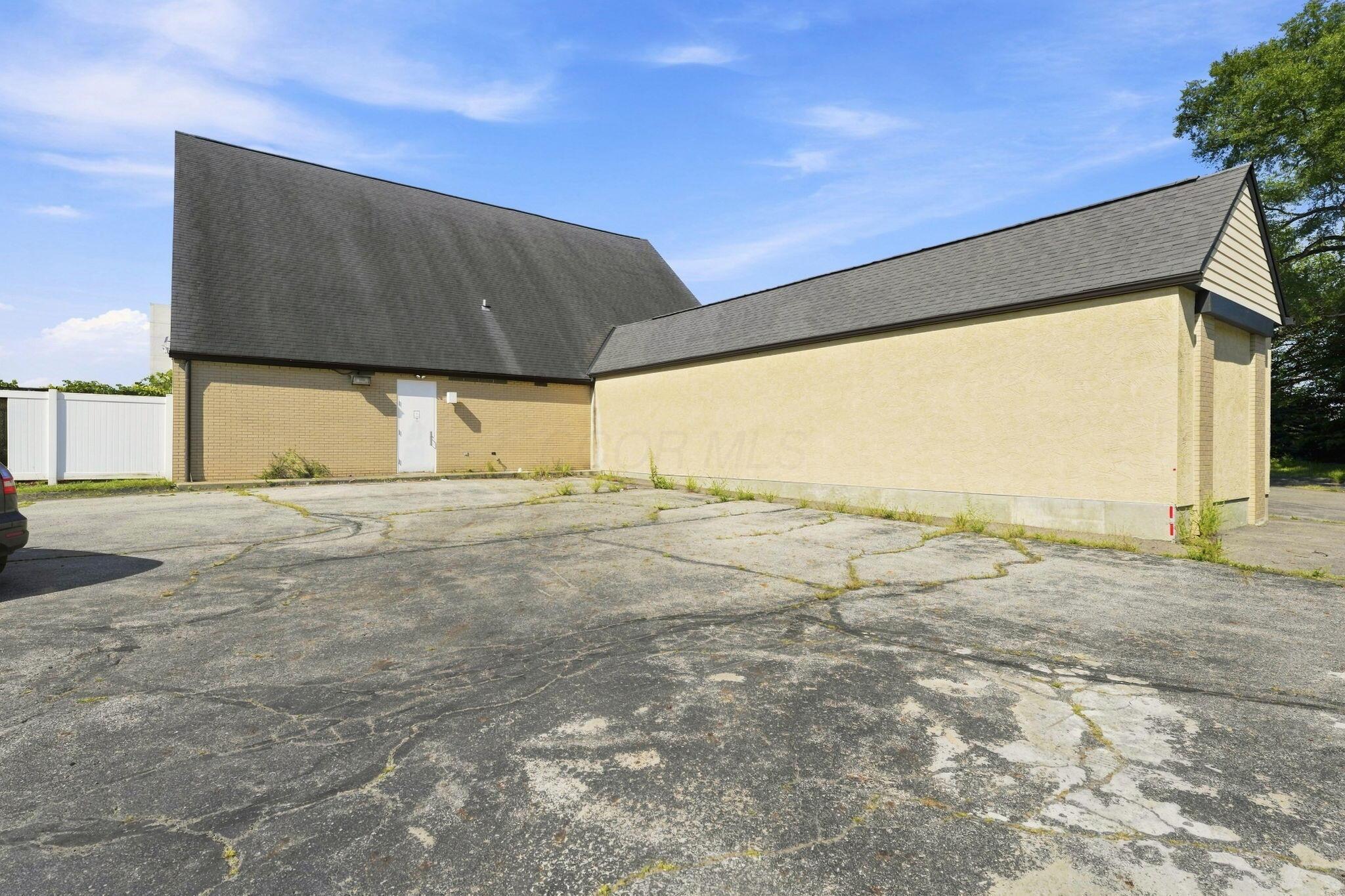 2290 S Hamilton Road Property Photo 17