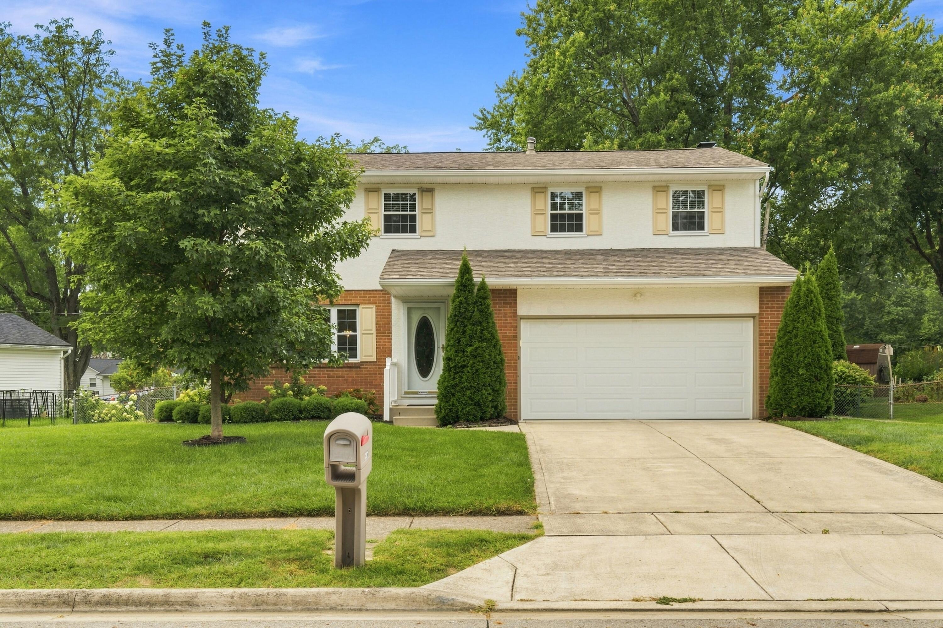 261 Brookhaven Drive E Property Photo 1
