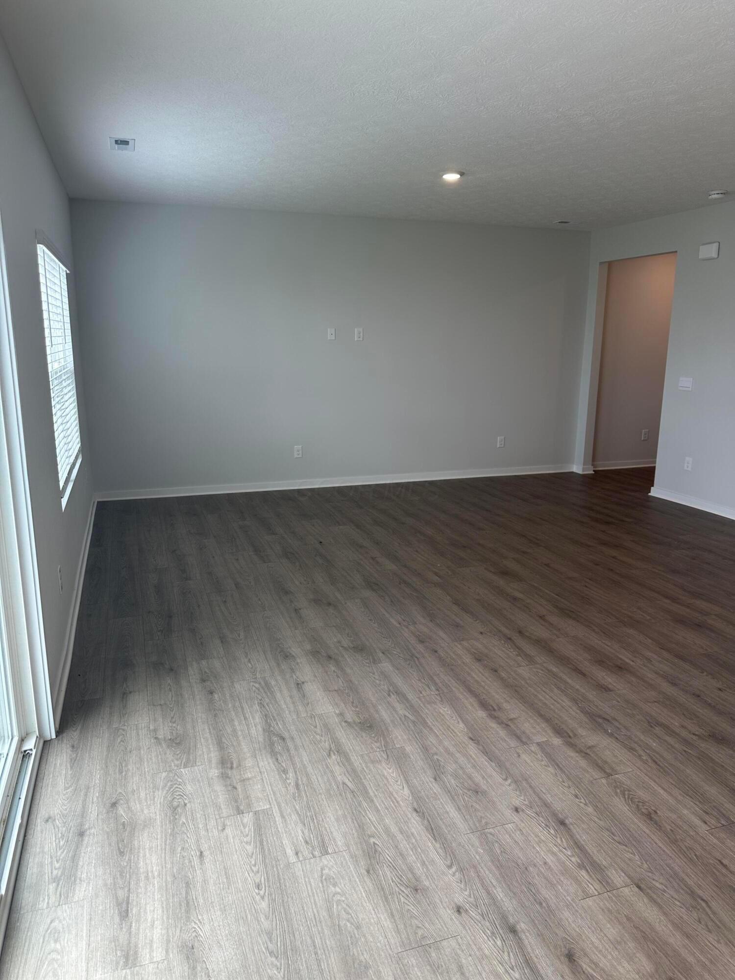 226033405 Property Photo 3