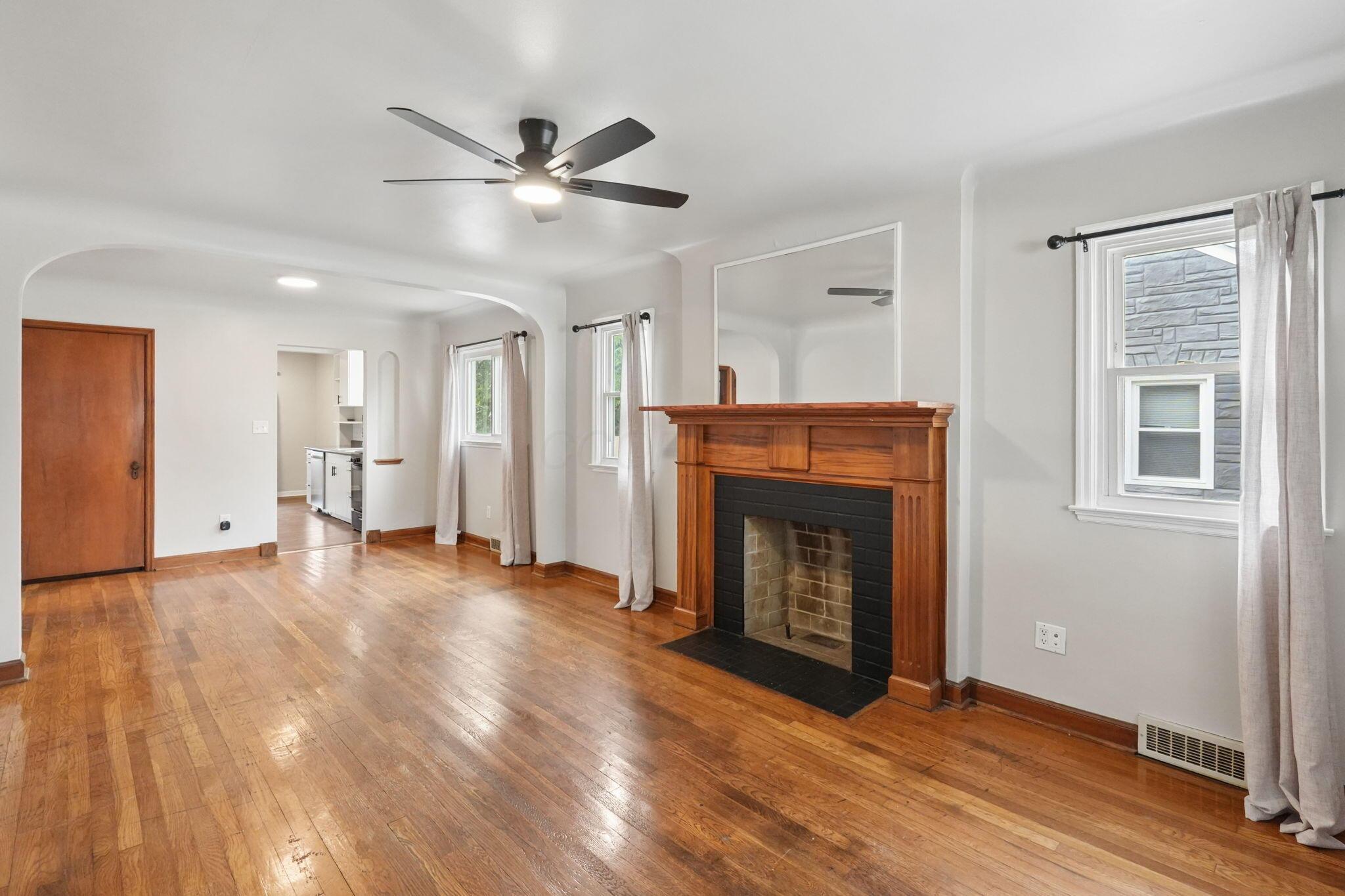 226033429 Property Photo 3