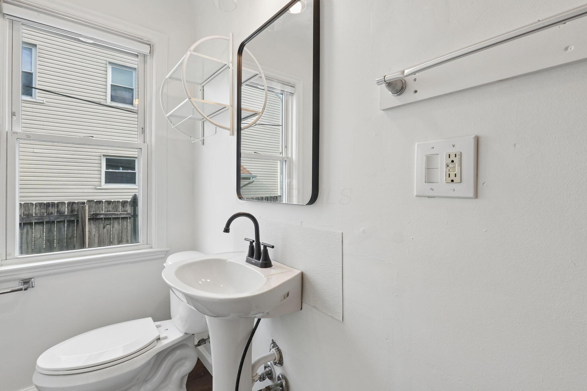 226033429 Property Photo 7