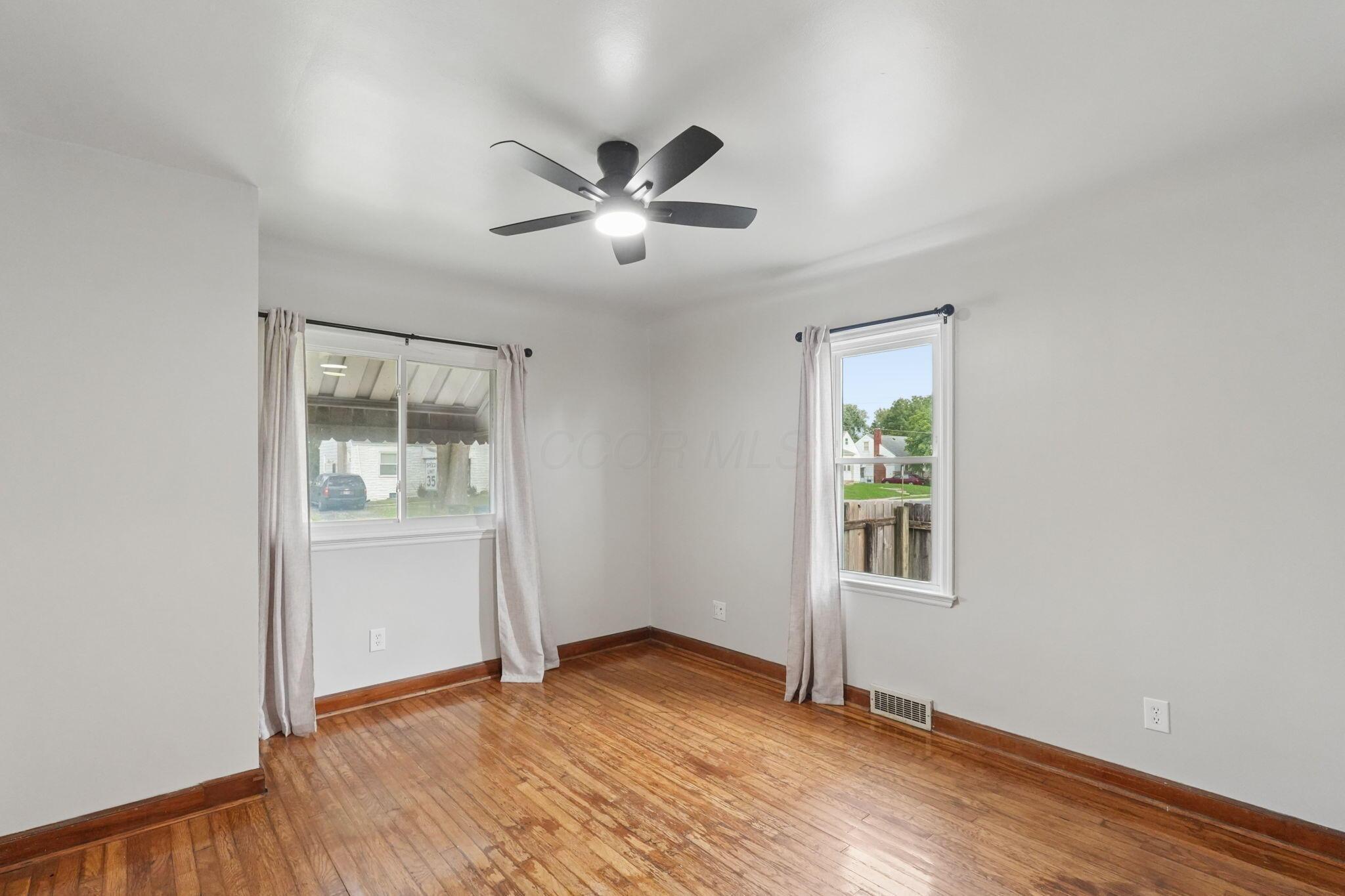 226033429 Property Photo 9