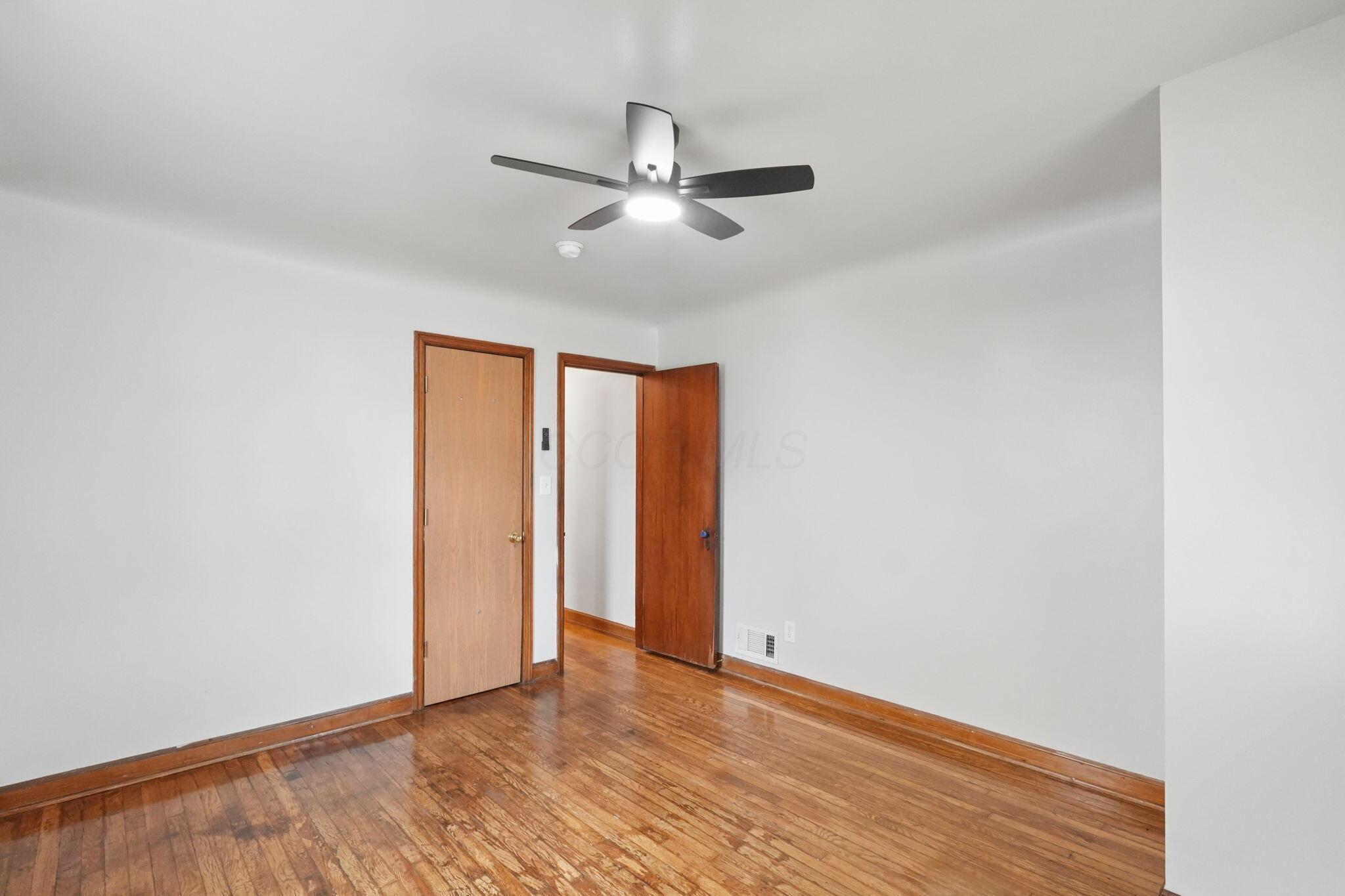 226033429 Property Photo 10