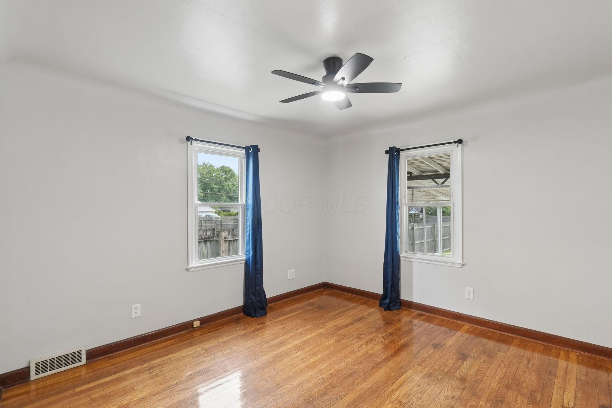 226033429 Property Photo 11