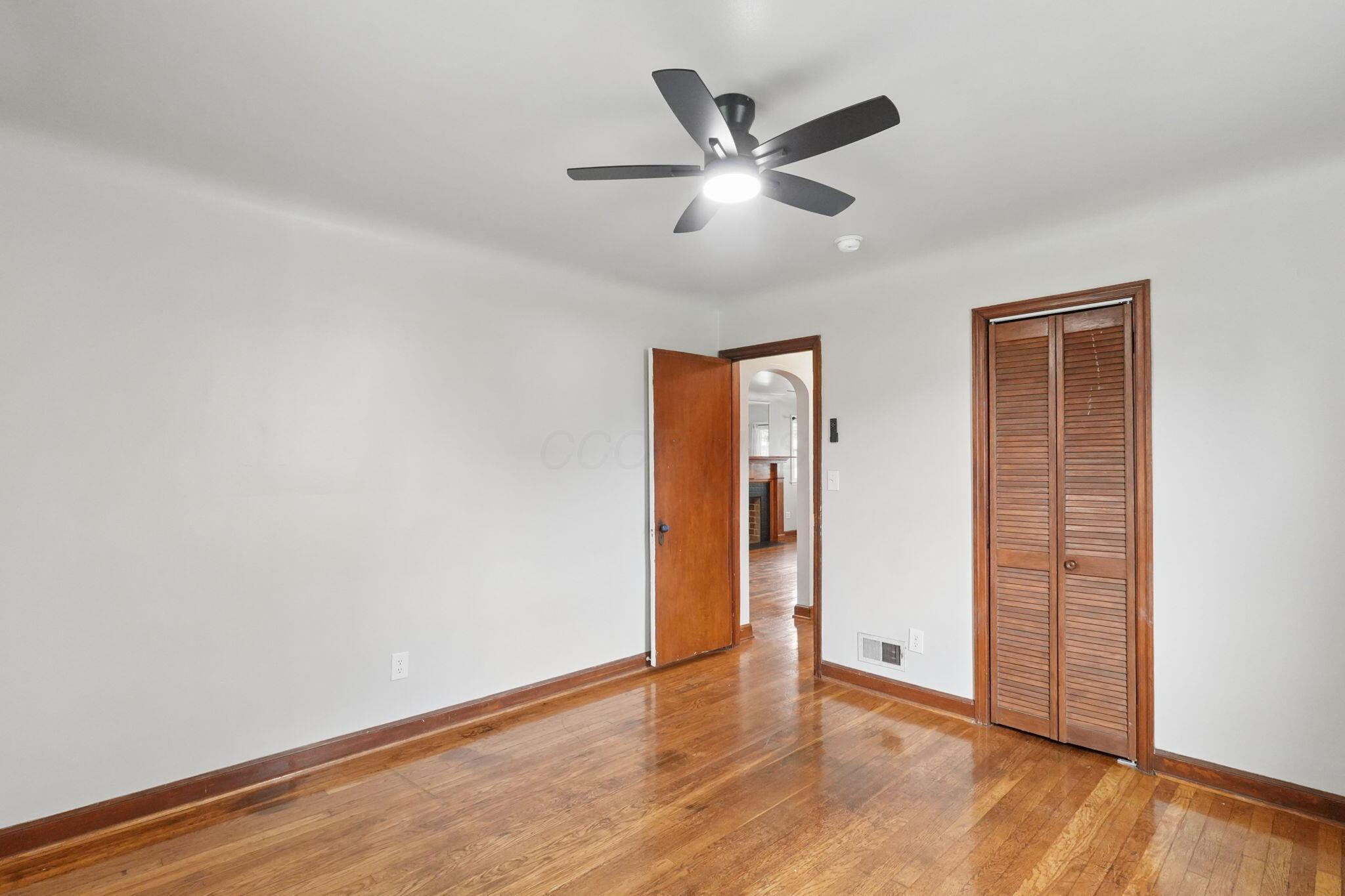 226033429 Property Photo 12