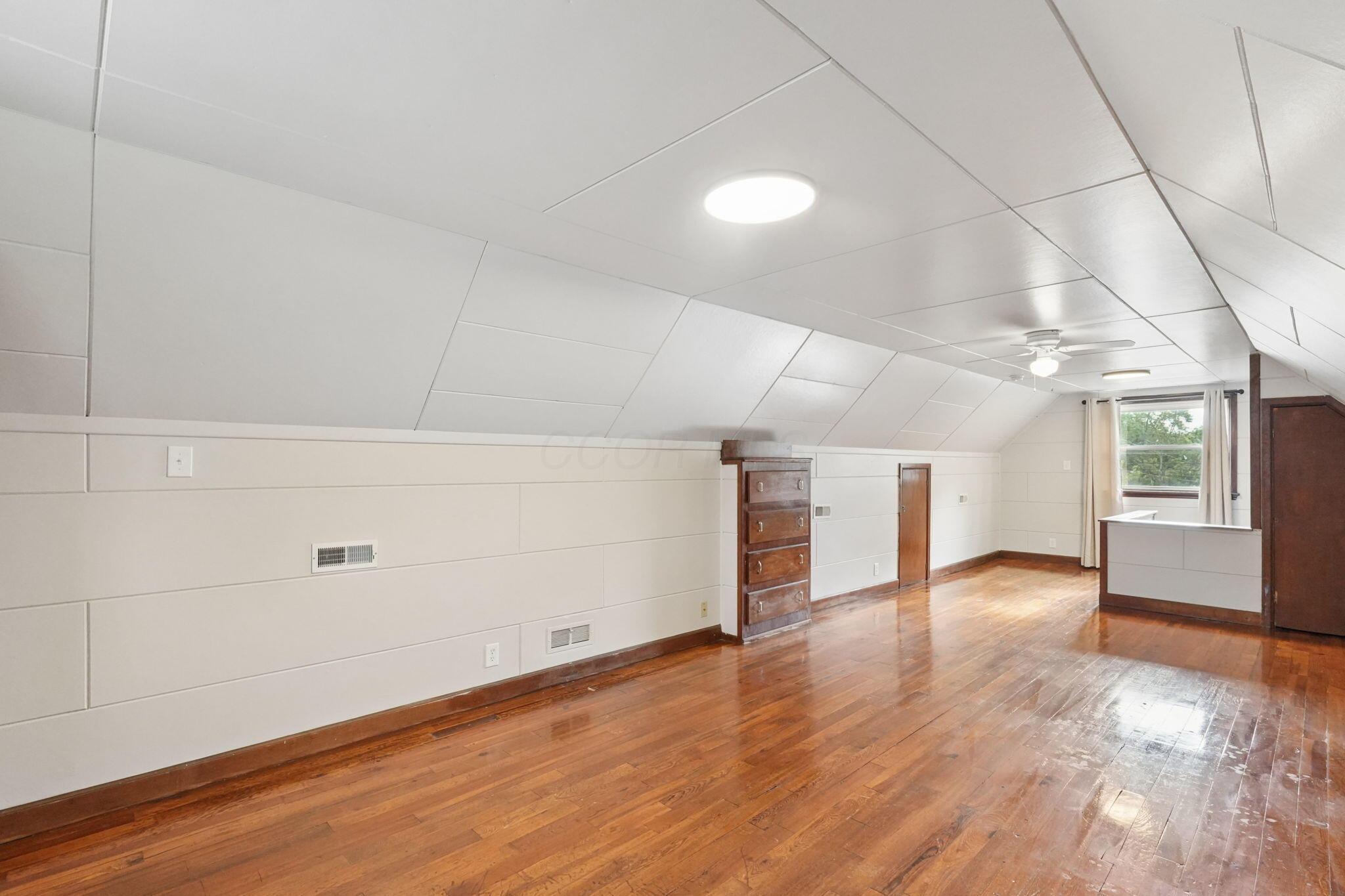 226033429 Property Photo 14
