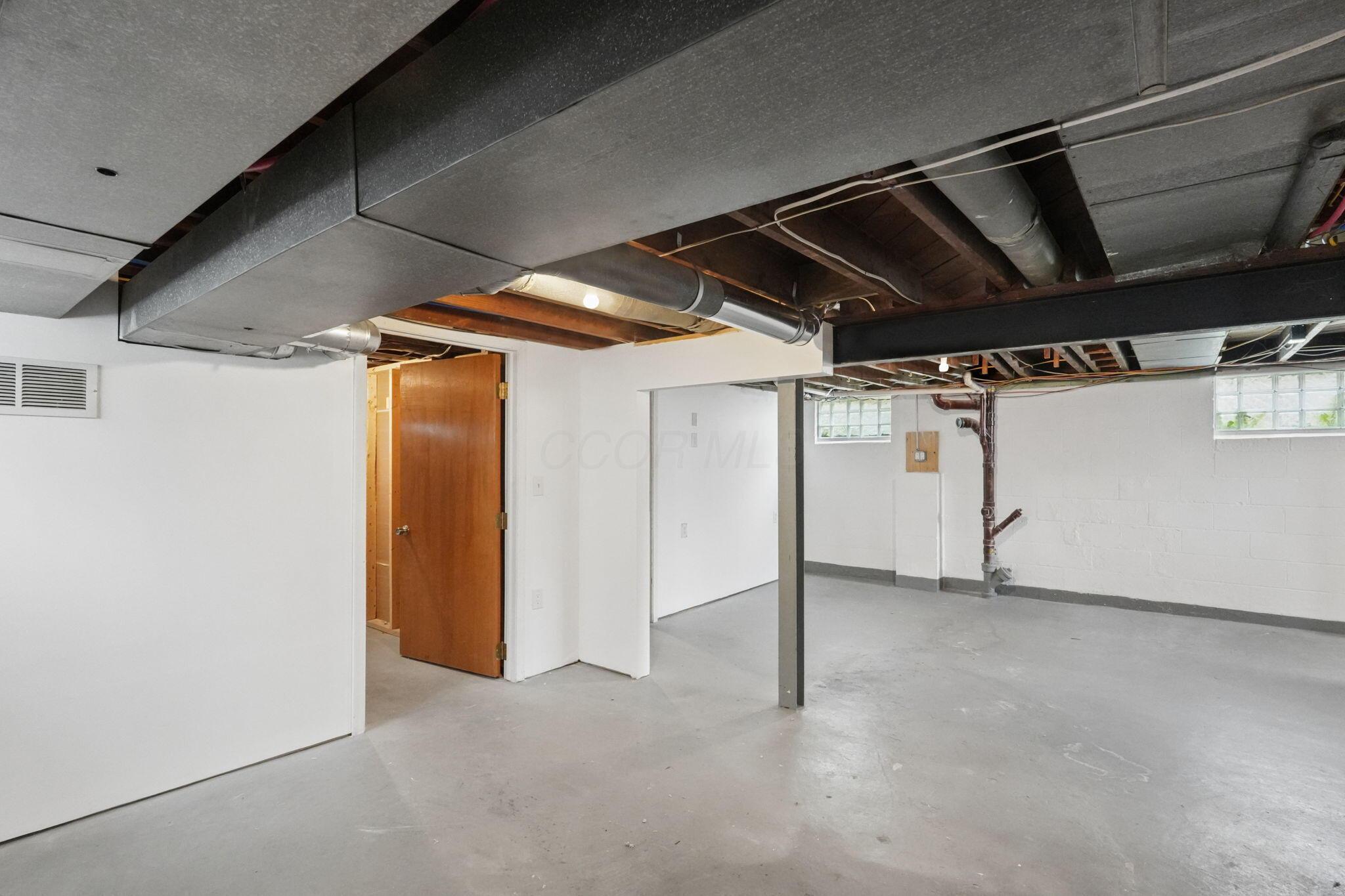 226033429 Property Photo 17