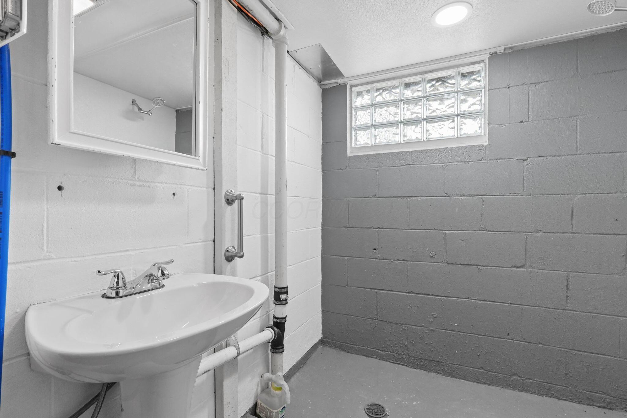 226033429 Property Photo 18