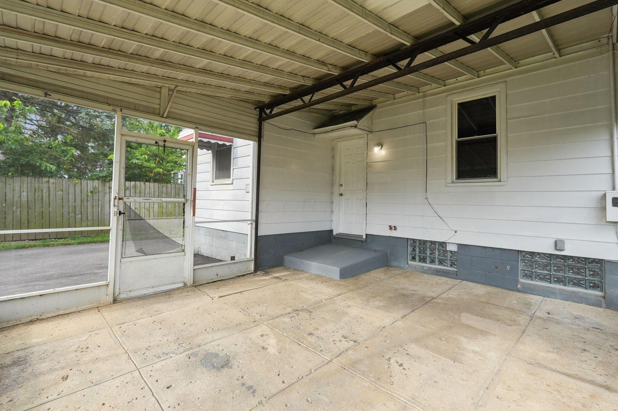 226033429 Property Photo 21