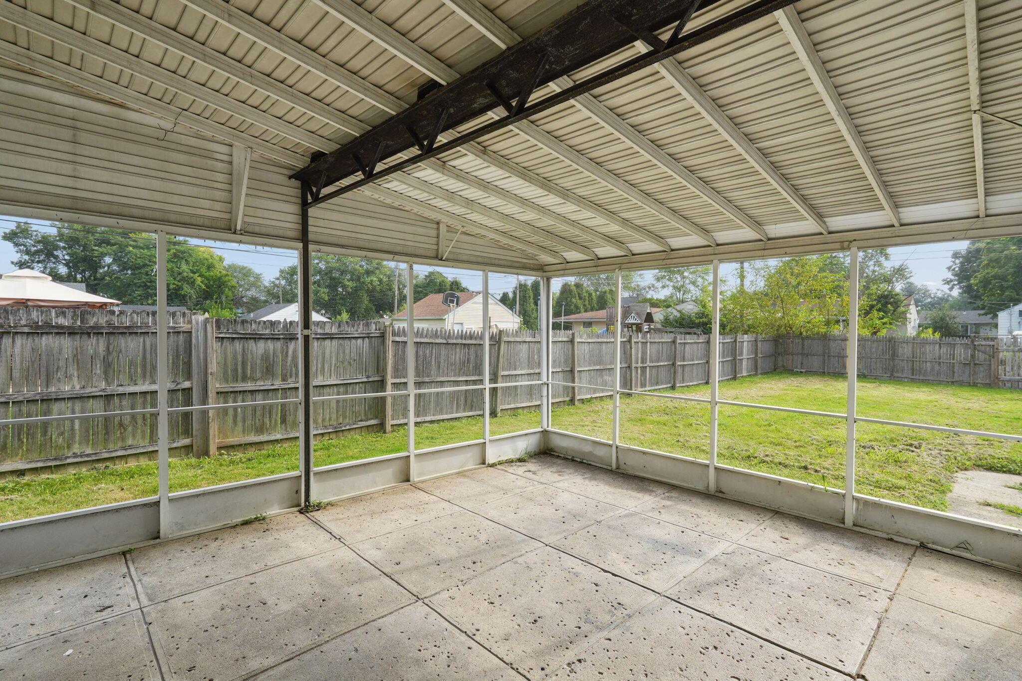 226033429 Property Photo 22