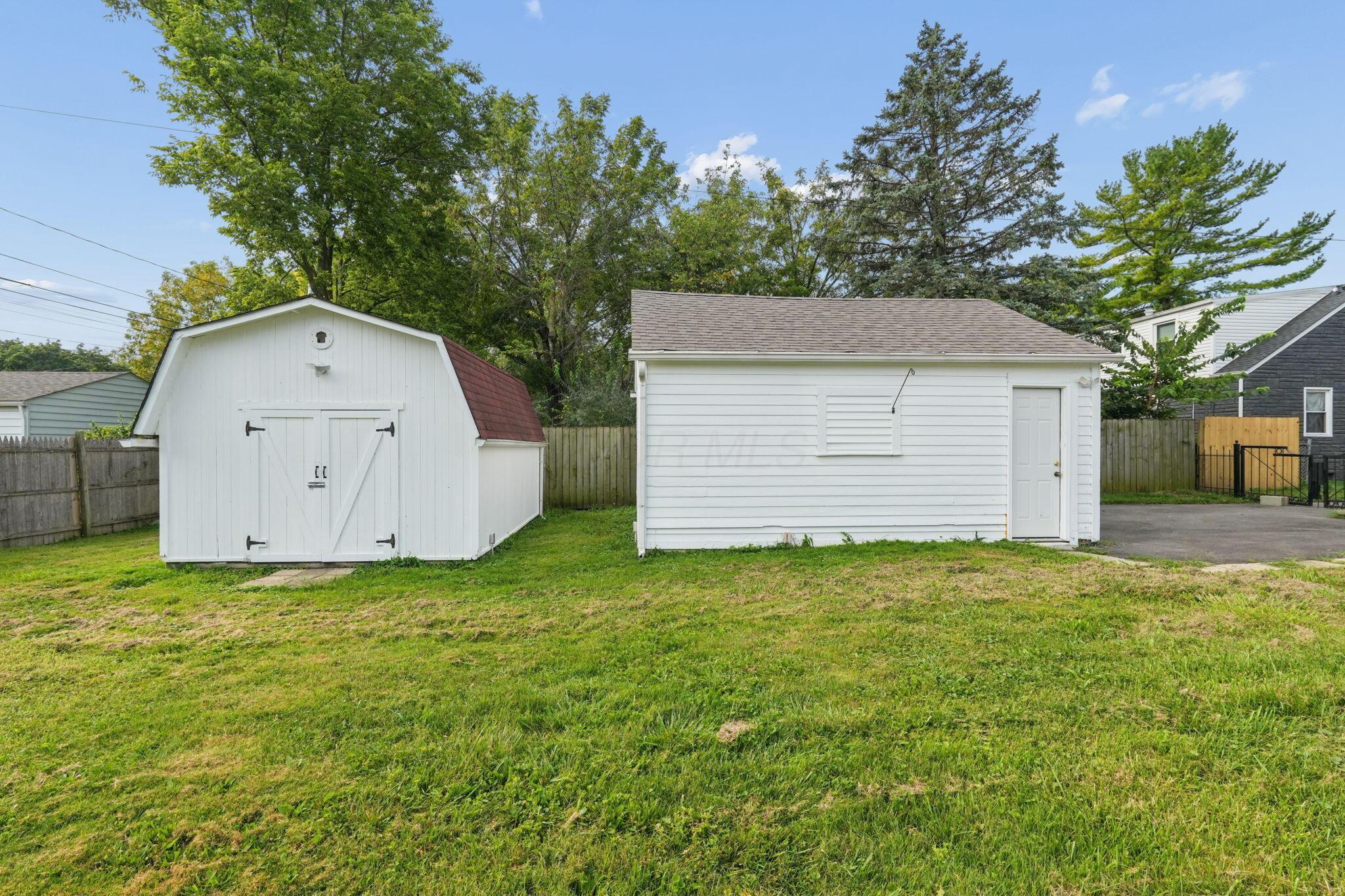 226033429 Property Photo 23
