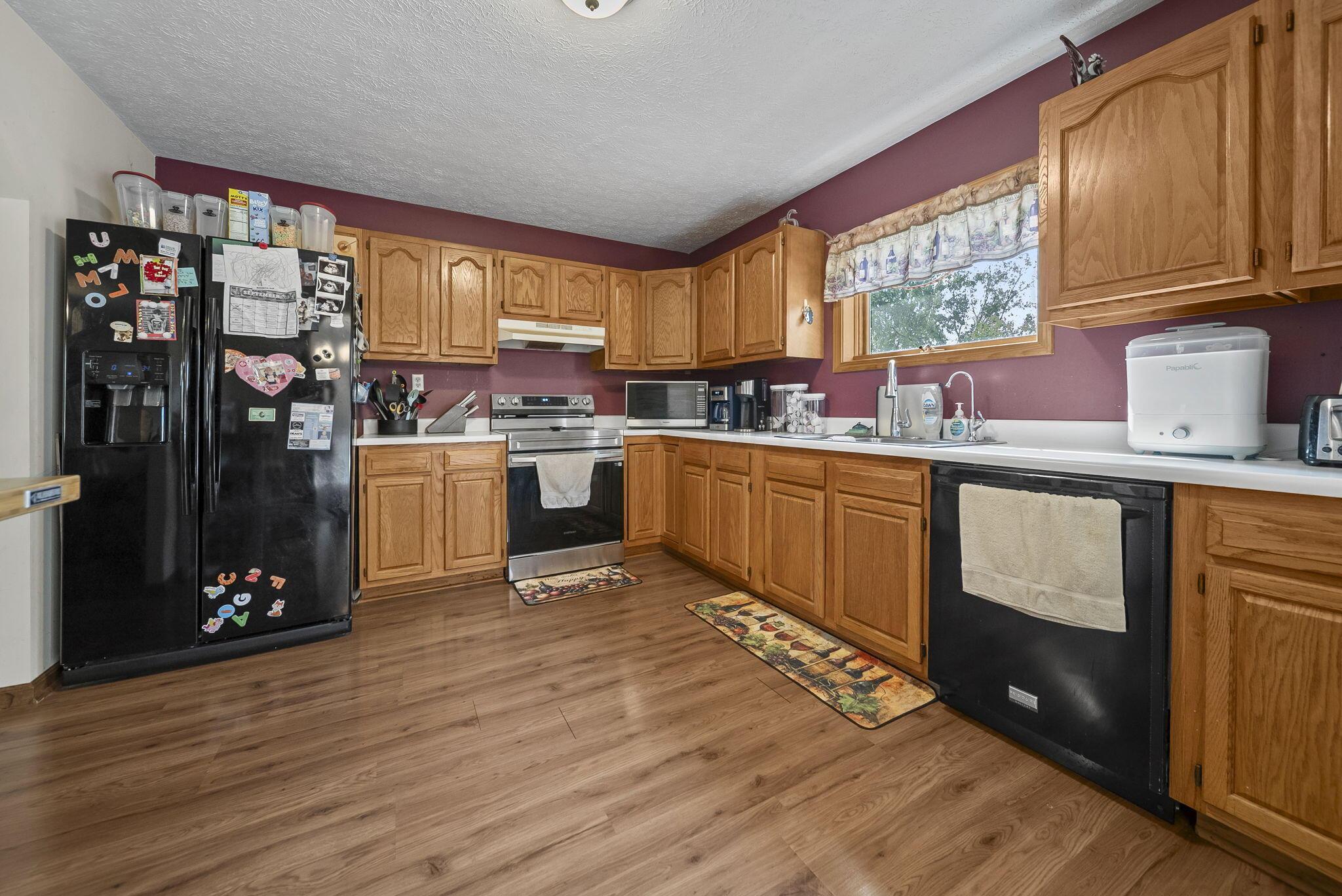 5939 Thompson Road Property Photo 12