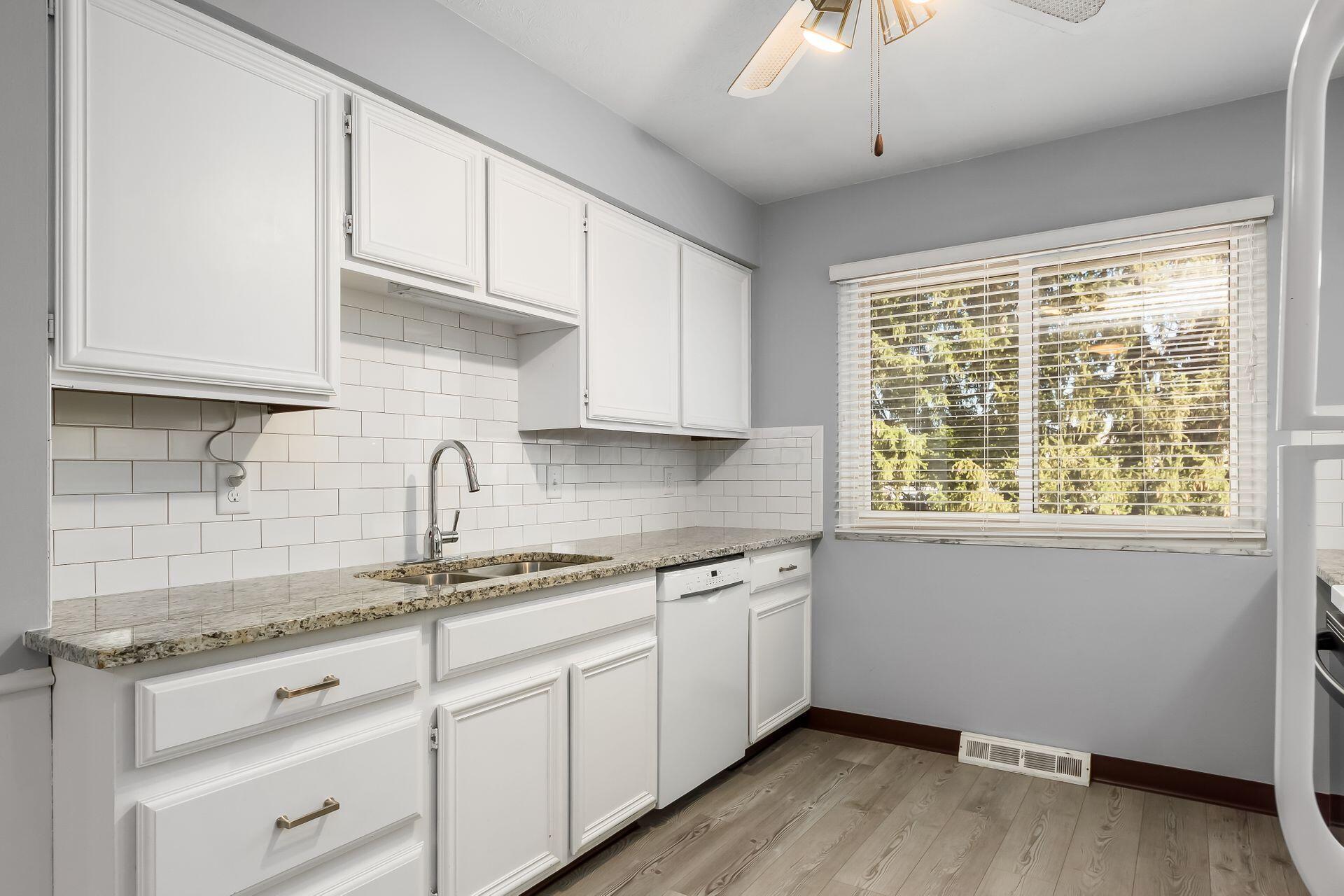 226033473 Property Photo 8