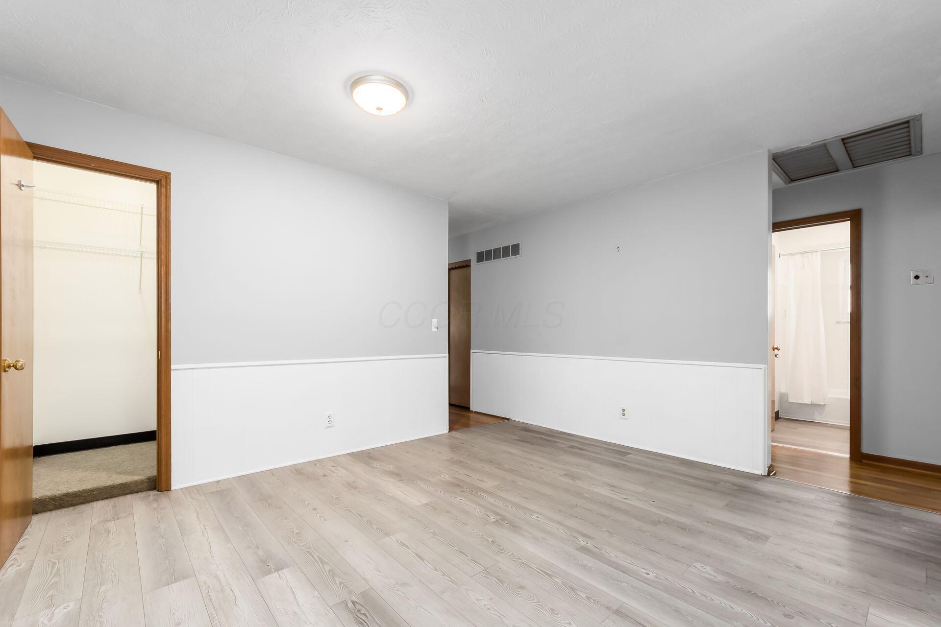 226033473 Property Photo 14