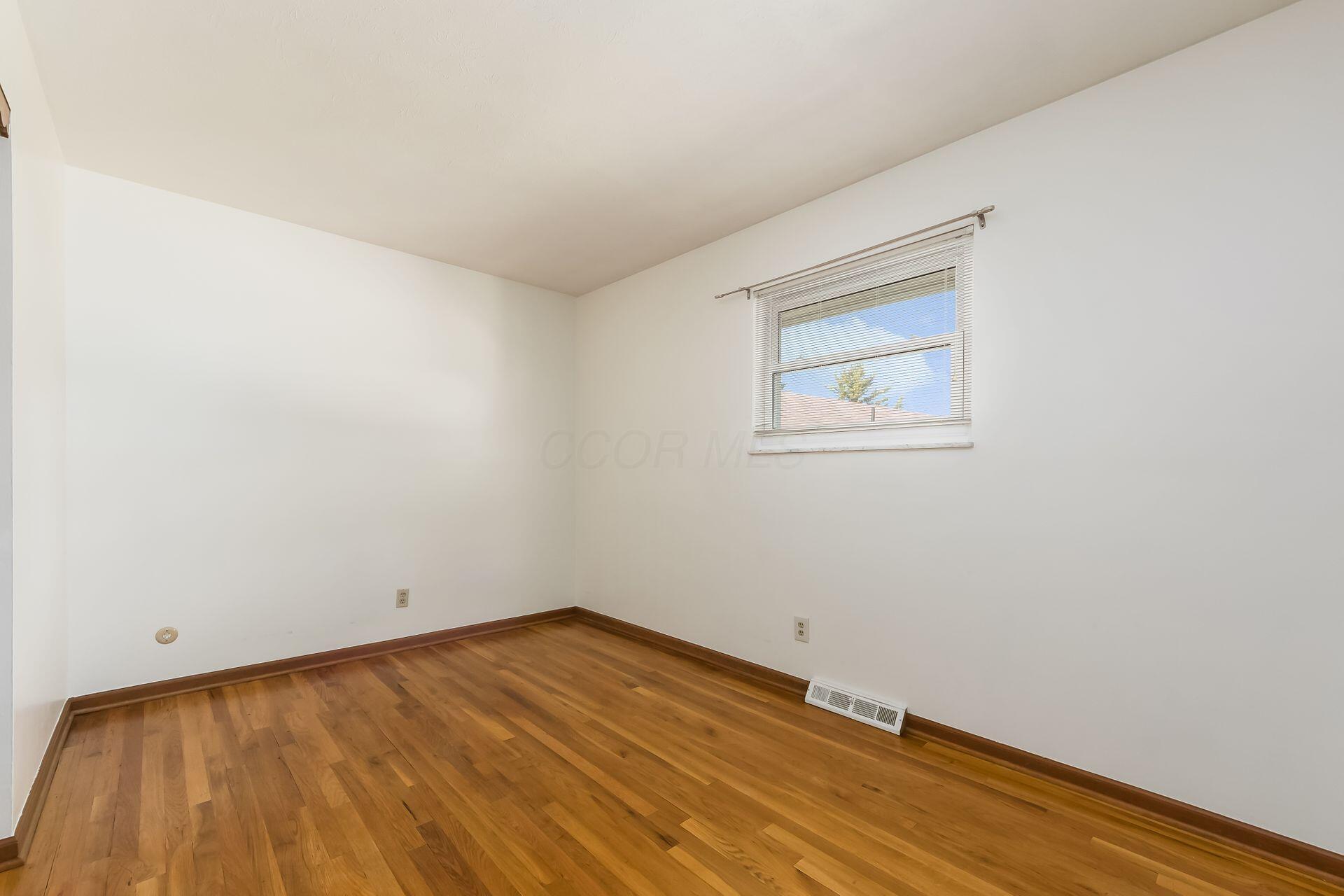 226033473 Property Photo 17