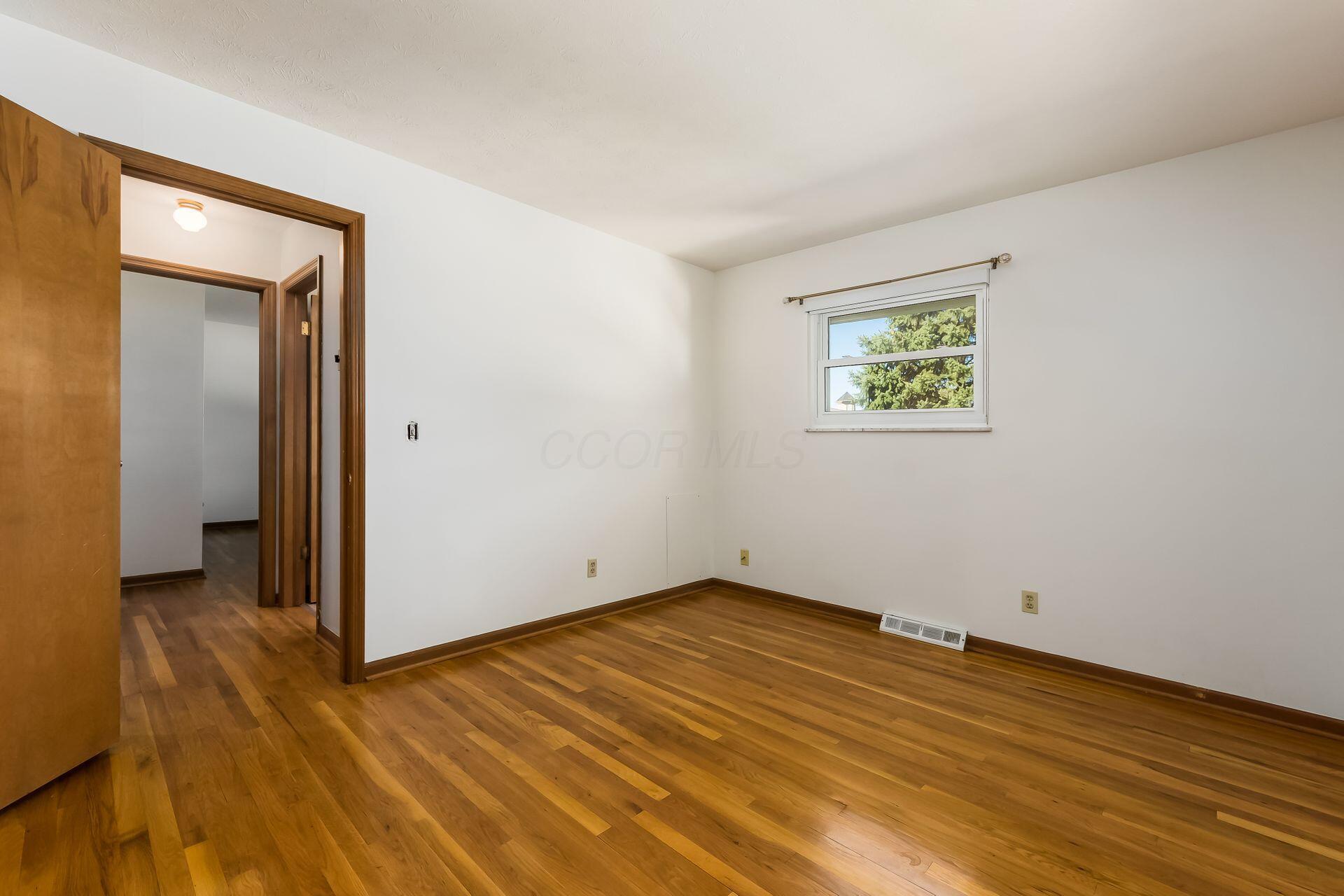 226033473 Property Photo 21