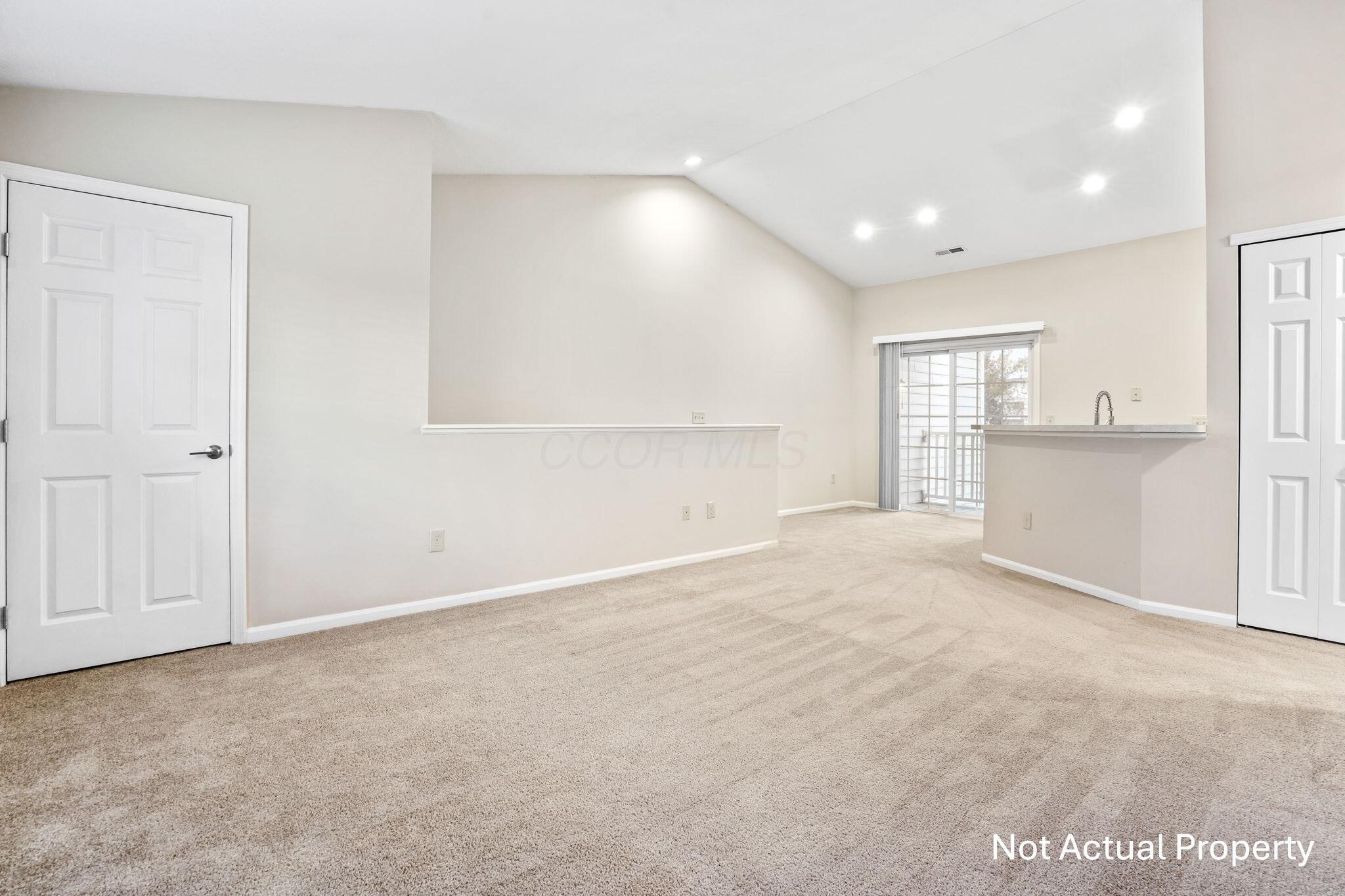 4913 Stratford Pine Lane Property Photo 6