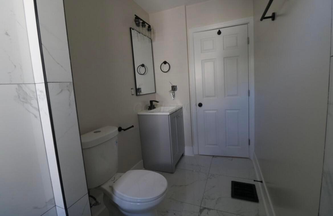 1074 E 15th Avenue Property Photo 3