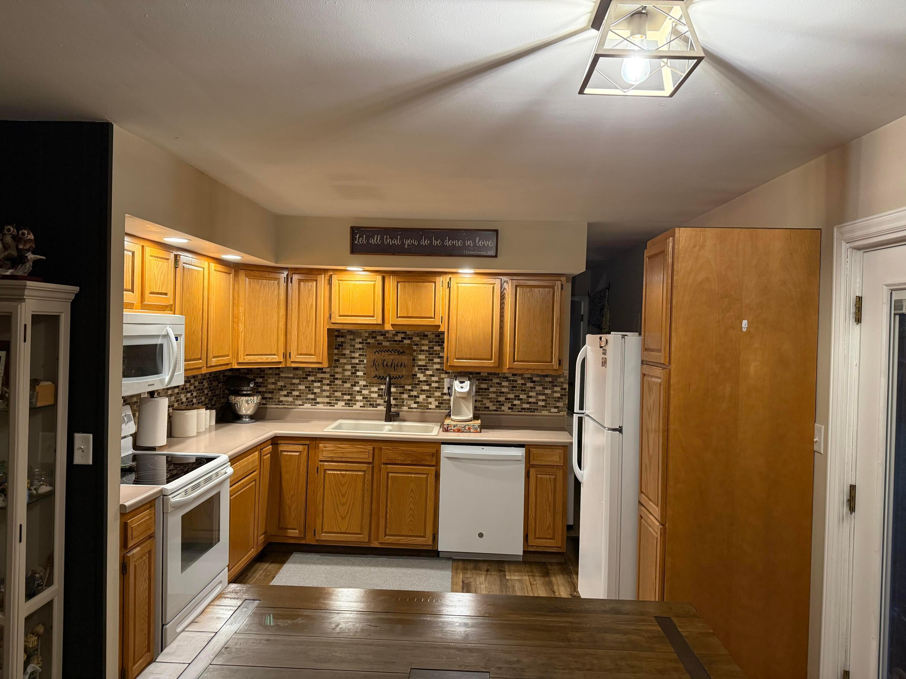 142 Colorado Drive Property Photo 5