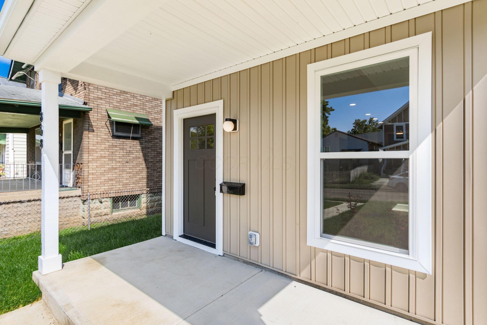 858 E Starr Avenue Property Photo 4