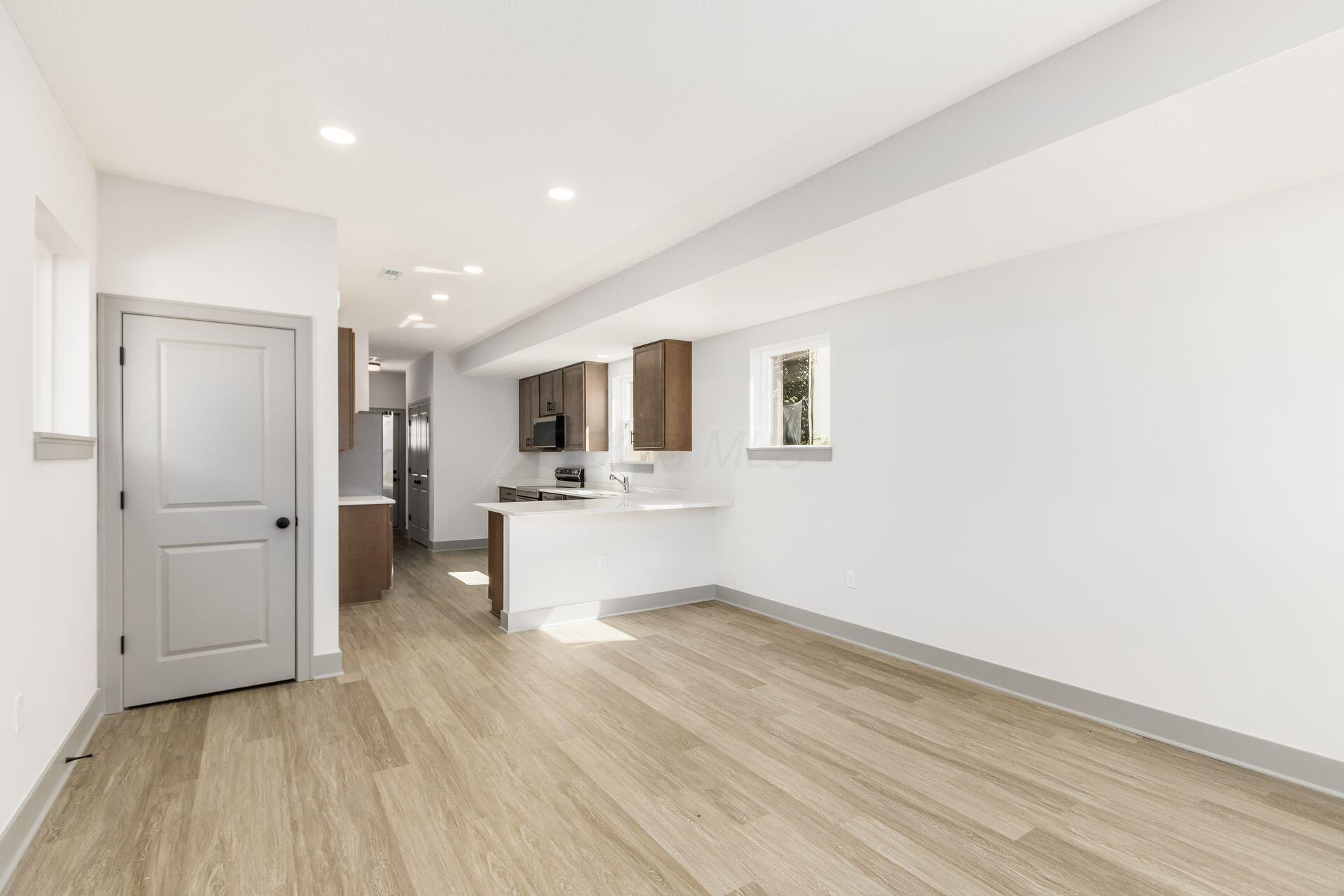 858 E Starr Avenue Property Photo 11