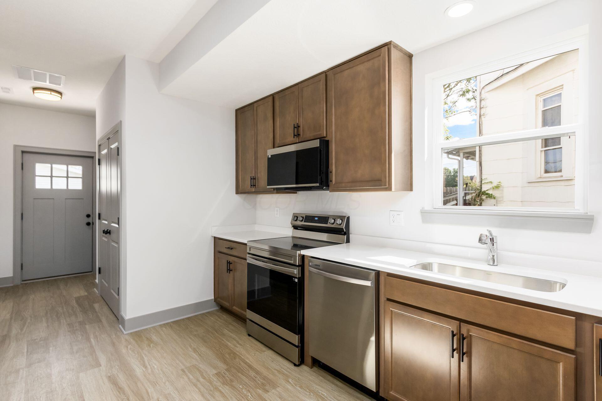 858 E Starr Avenue Property Photo 13