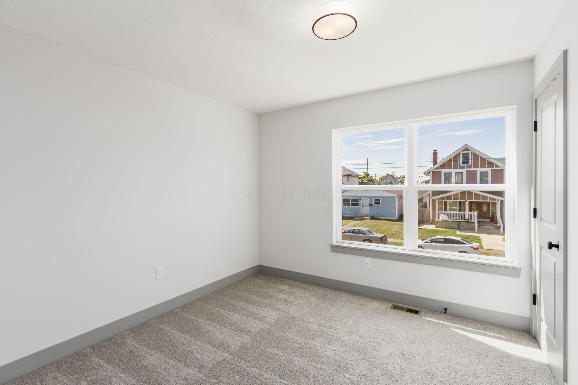 858 E Starr Avenue Property Photo 22