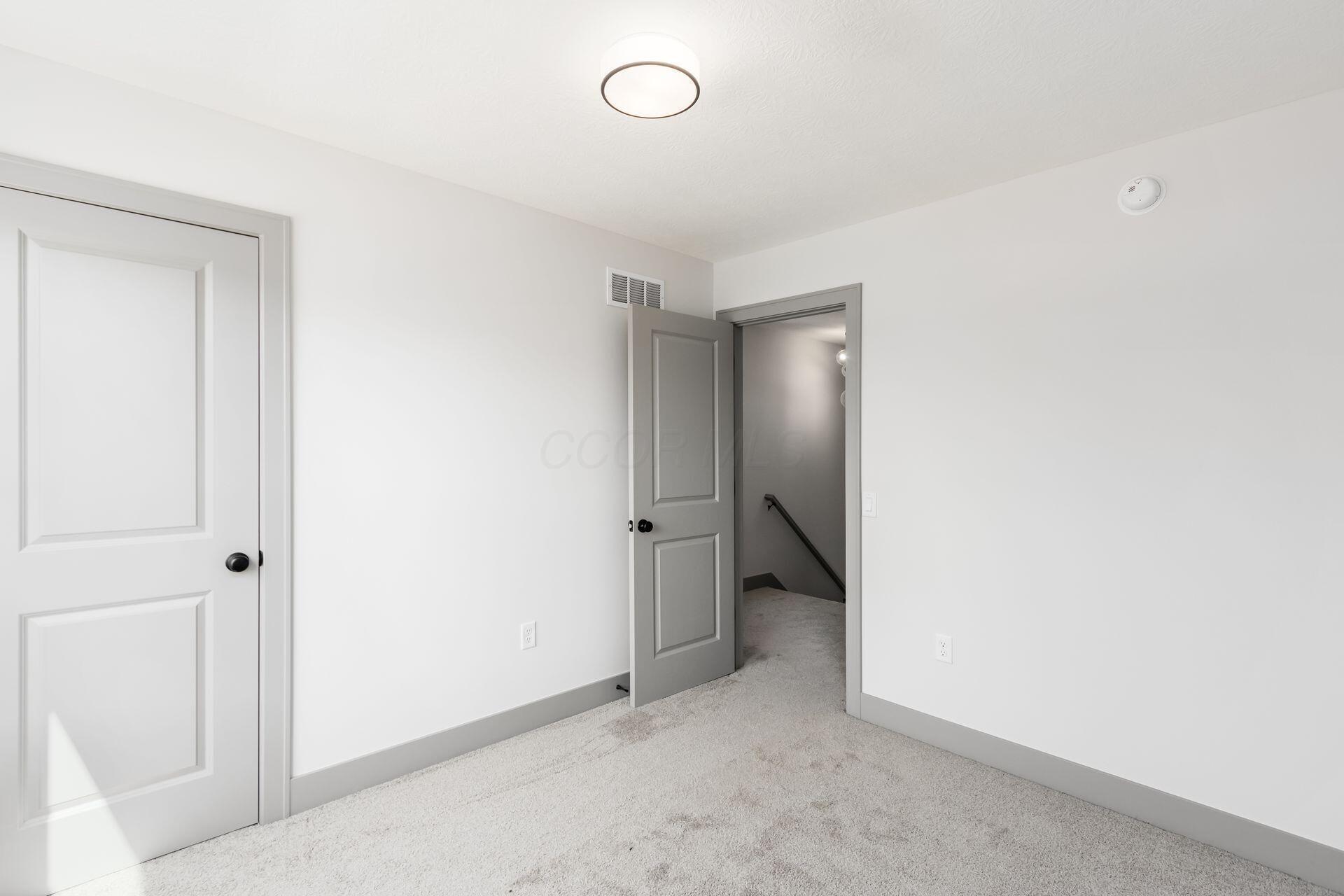 858 E Starr Avenue Property Photo 24