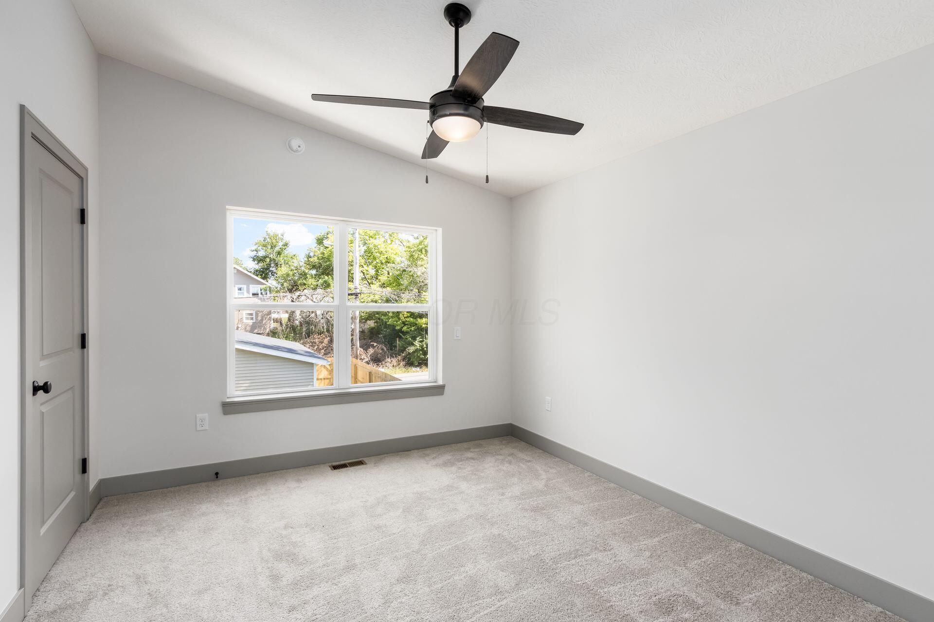 858 E Starr Avenue Property Photo 30