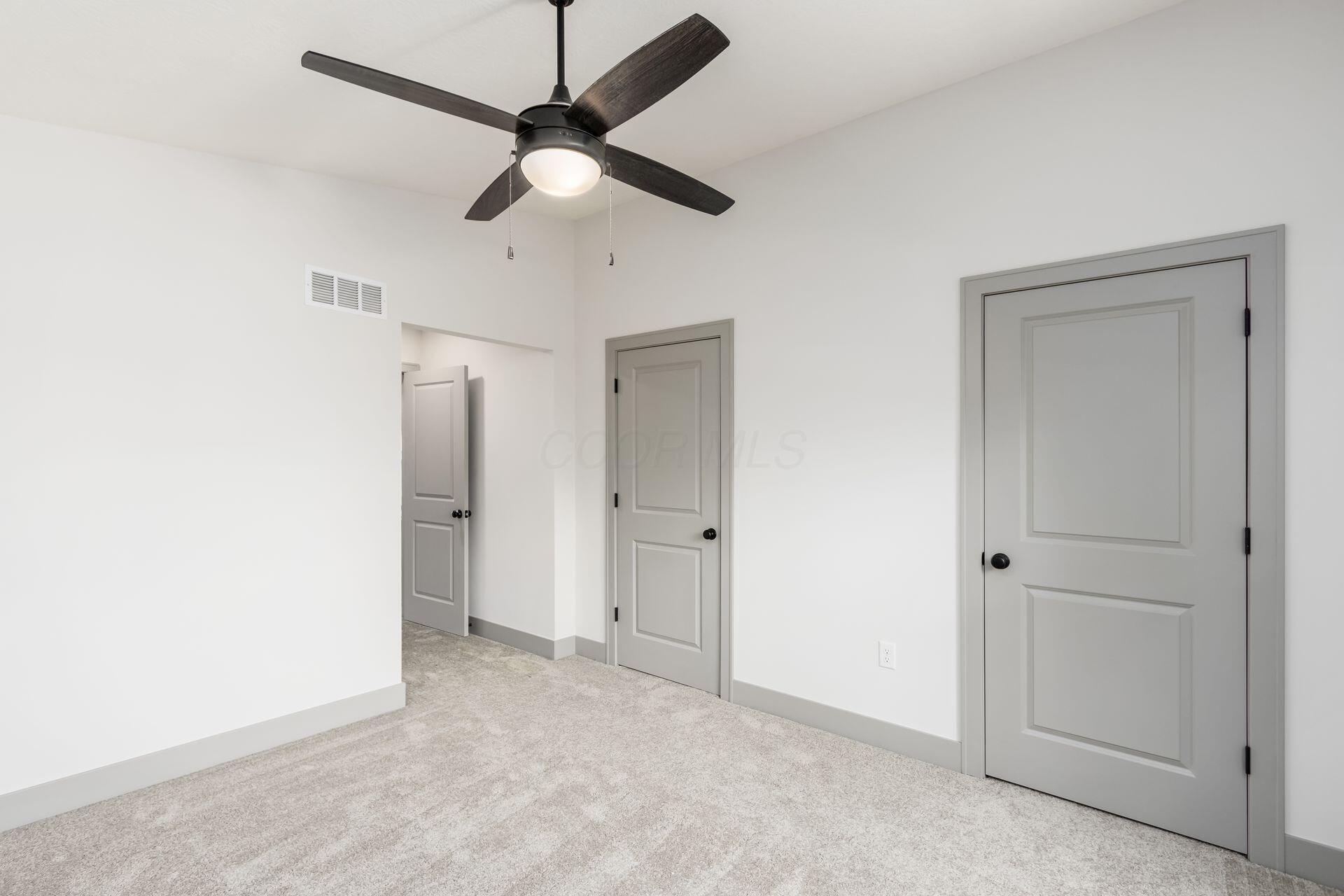 858 E Starr Avenue Property Photo 32
